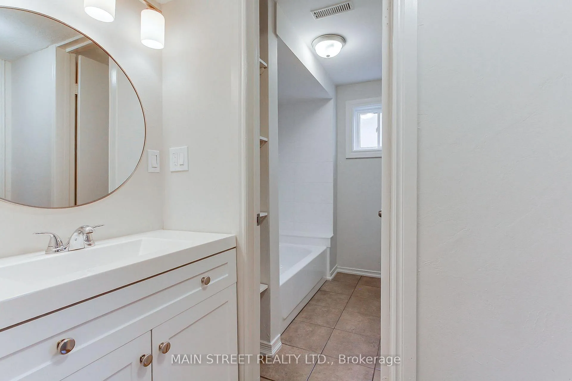 Photo 19 of 189 Browning Trail, Barrie, Letitia Heights — HOMEH