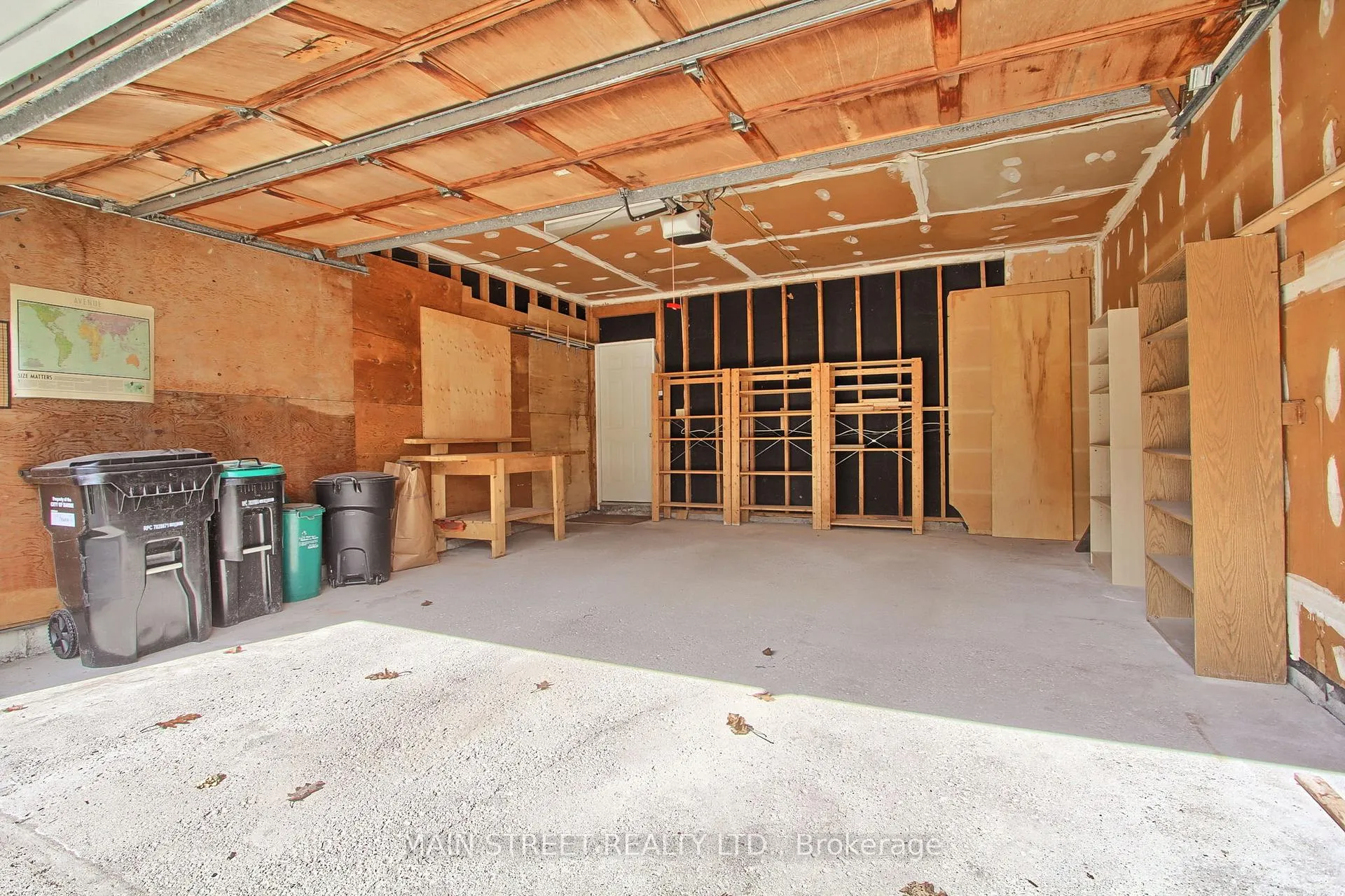 Photo 20 of 189 Browning Trail, Barrie, Letitia Heights — HOMEH