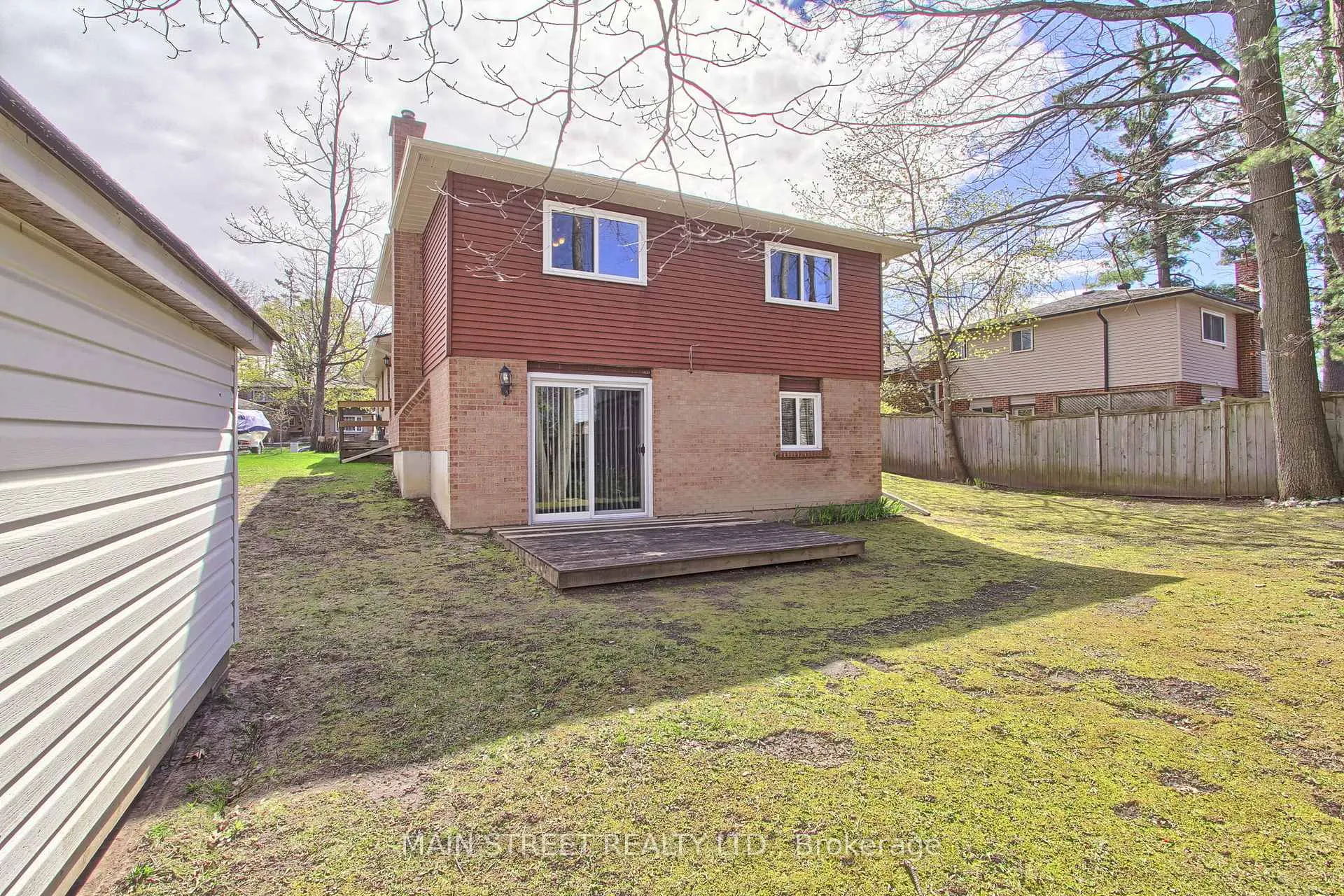 Photo 21 of 189 Browning Trail, Barrie, Letitia Heights — HOMEH