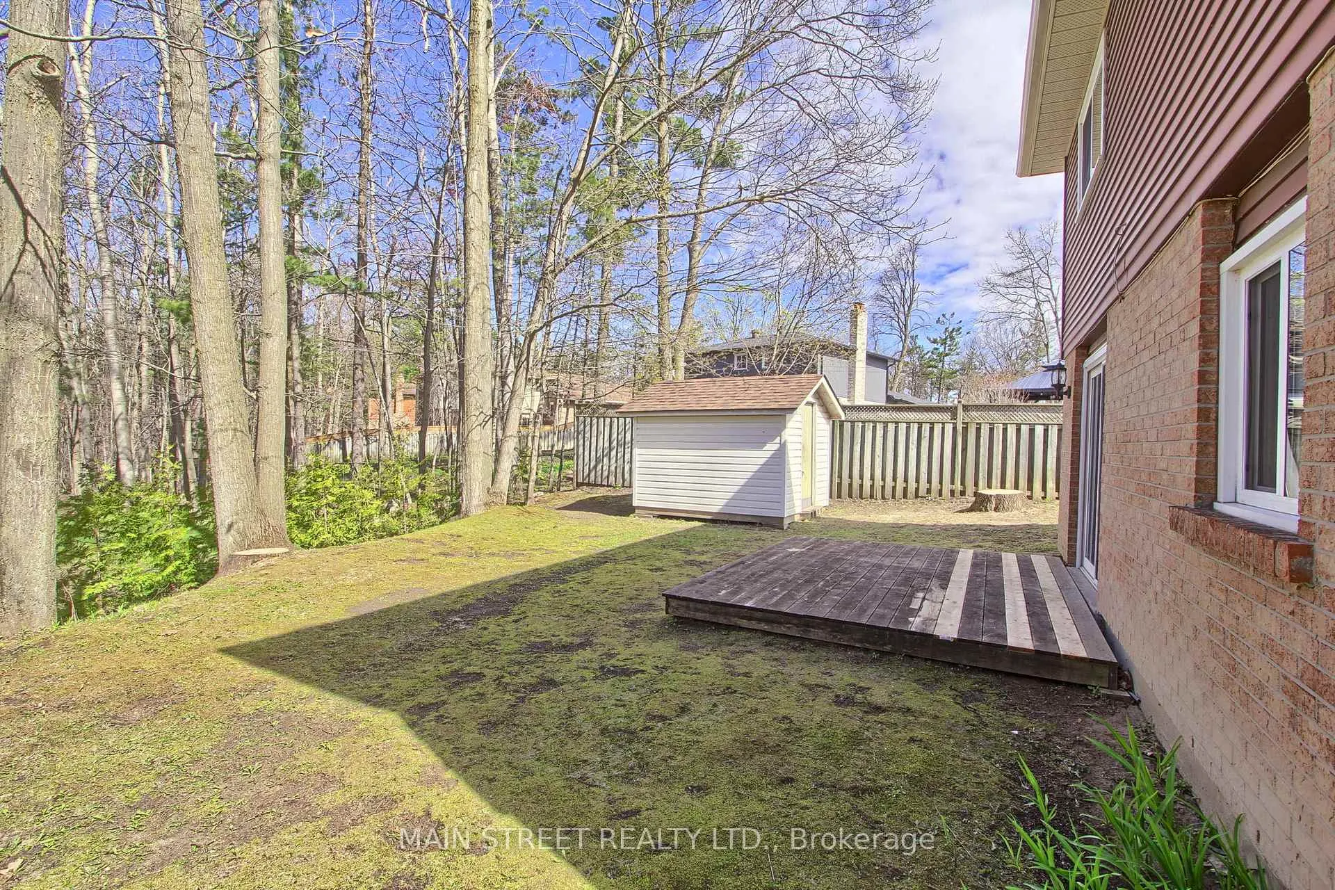 Photo 23 of 189 Browning Trail, Barrie, Letitia Heights — HOMEH
