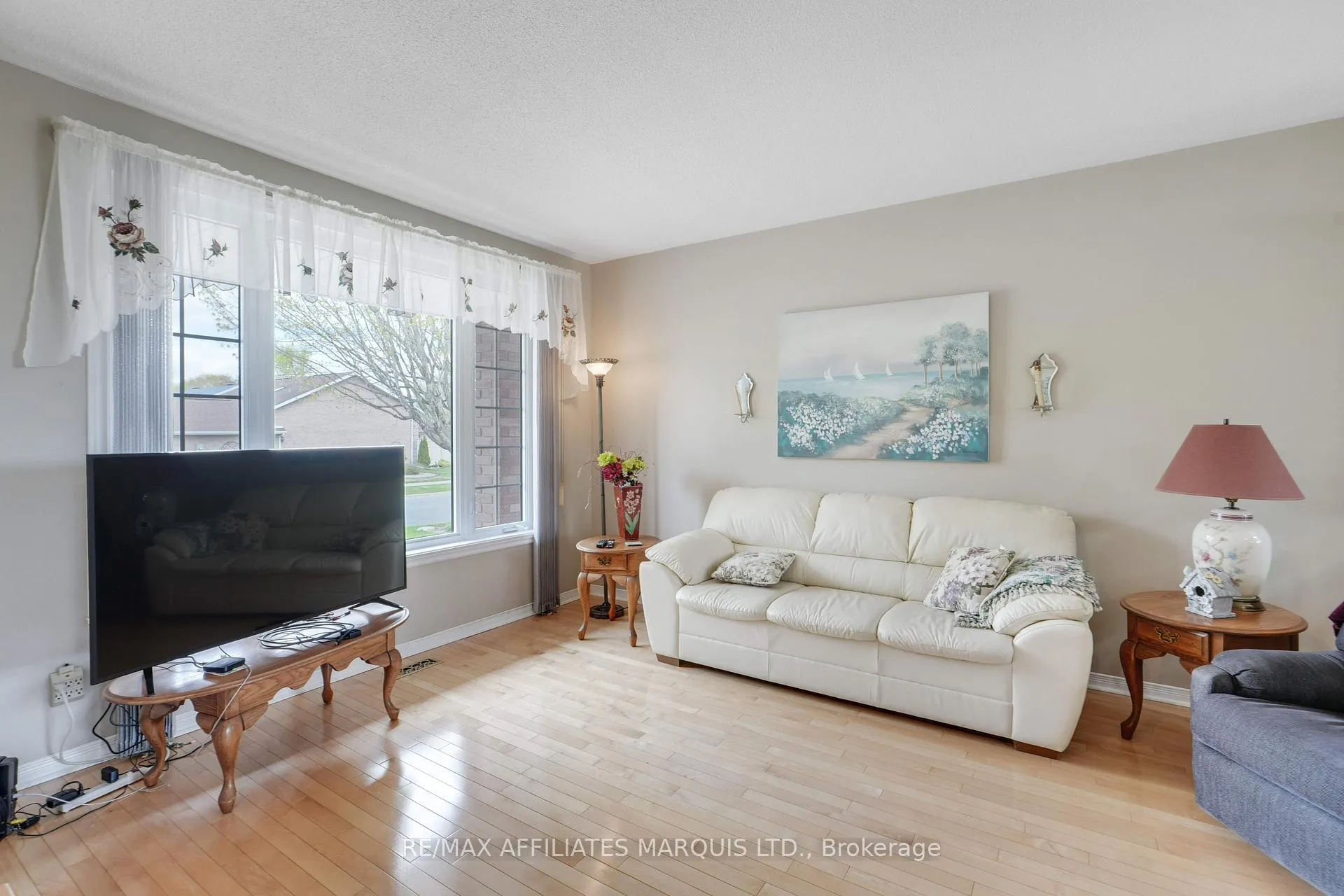 Photo 5 of 297 Ivan Crescent, Cornwall — HOMEH