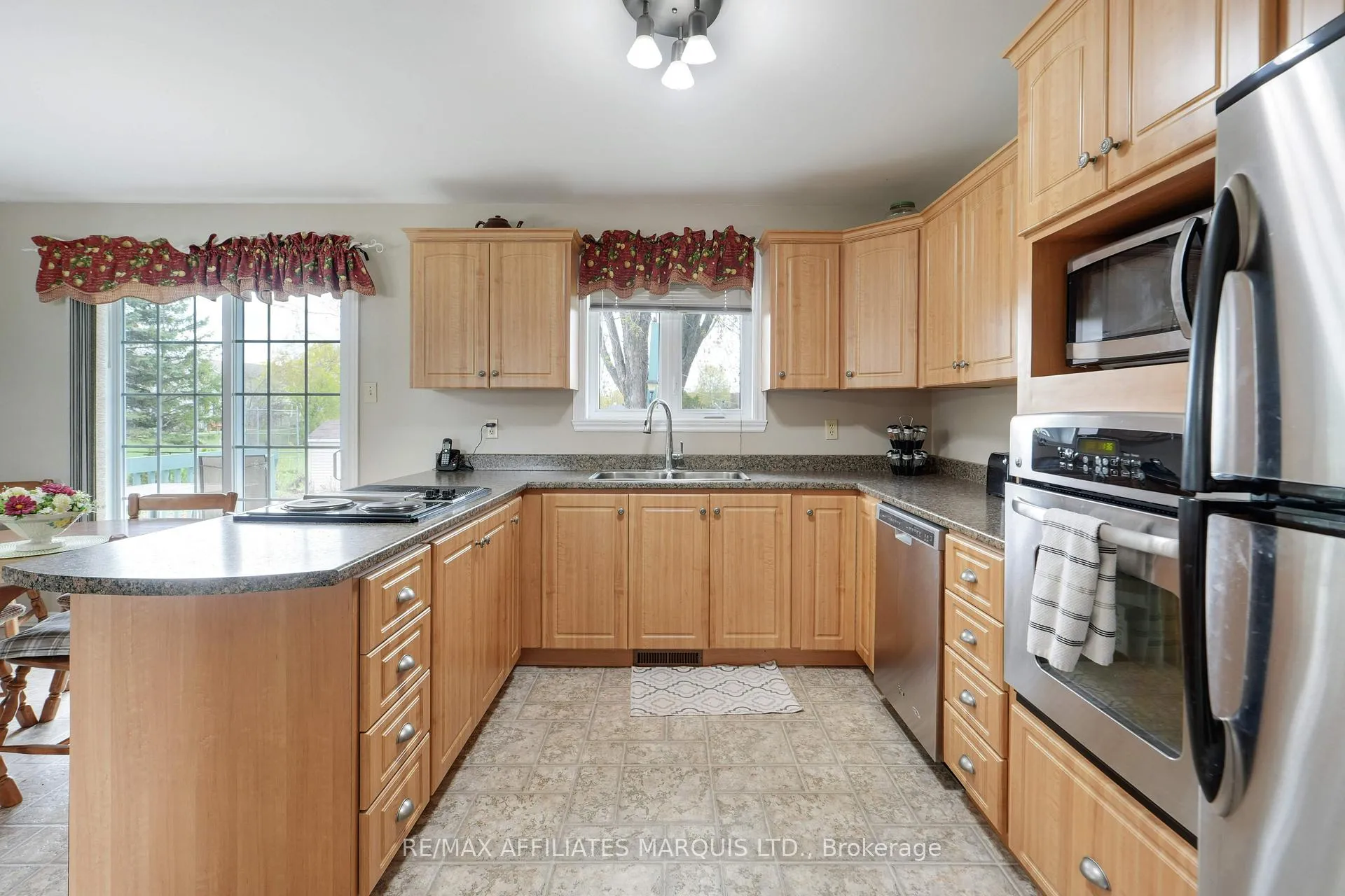 Photo 8 of 297 Ivan Crescent, Cornwall — HOMEH
