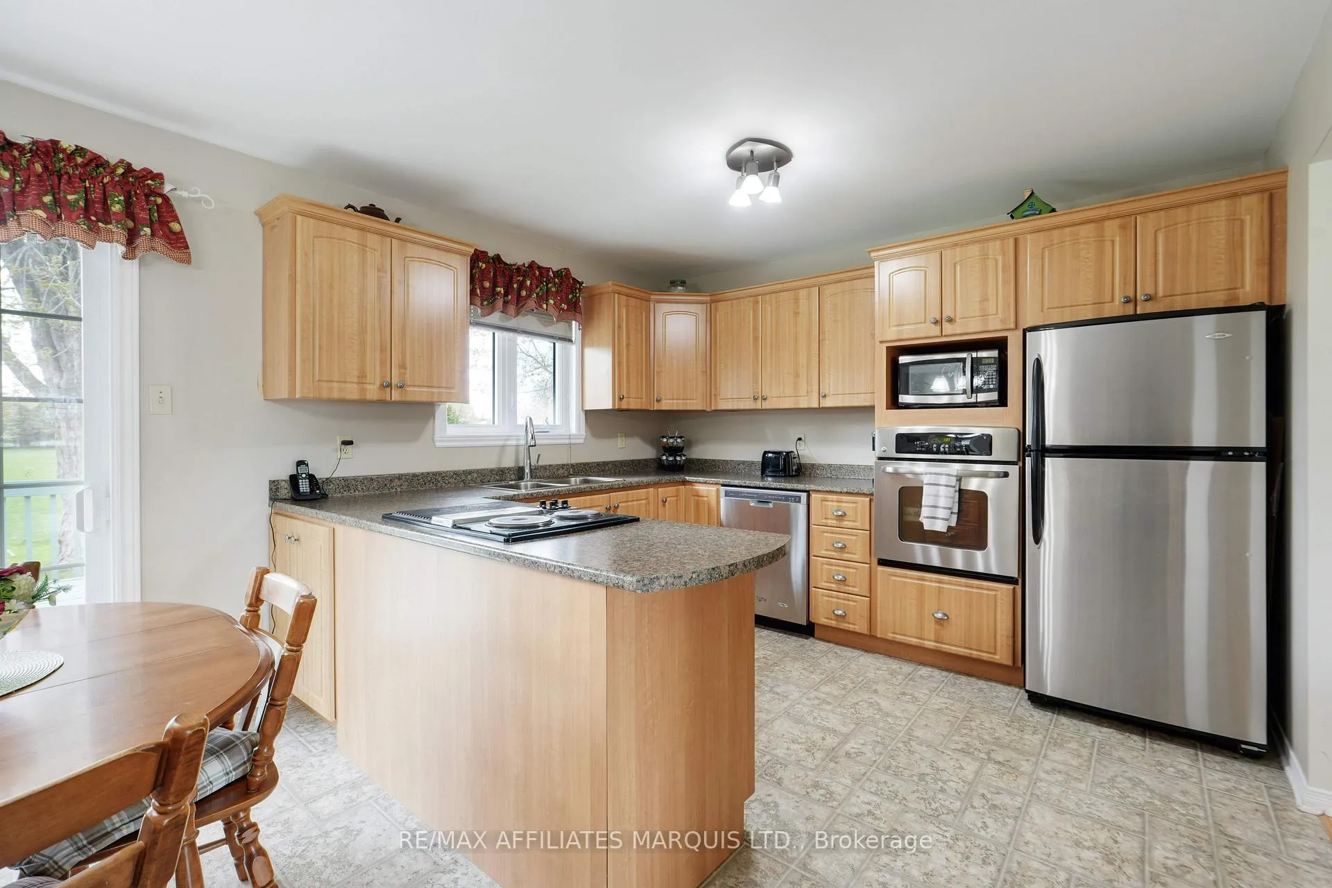 Photo 9 of 297 Ivan Crescent, Cornwall — HOMEH