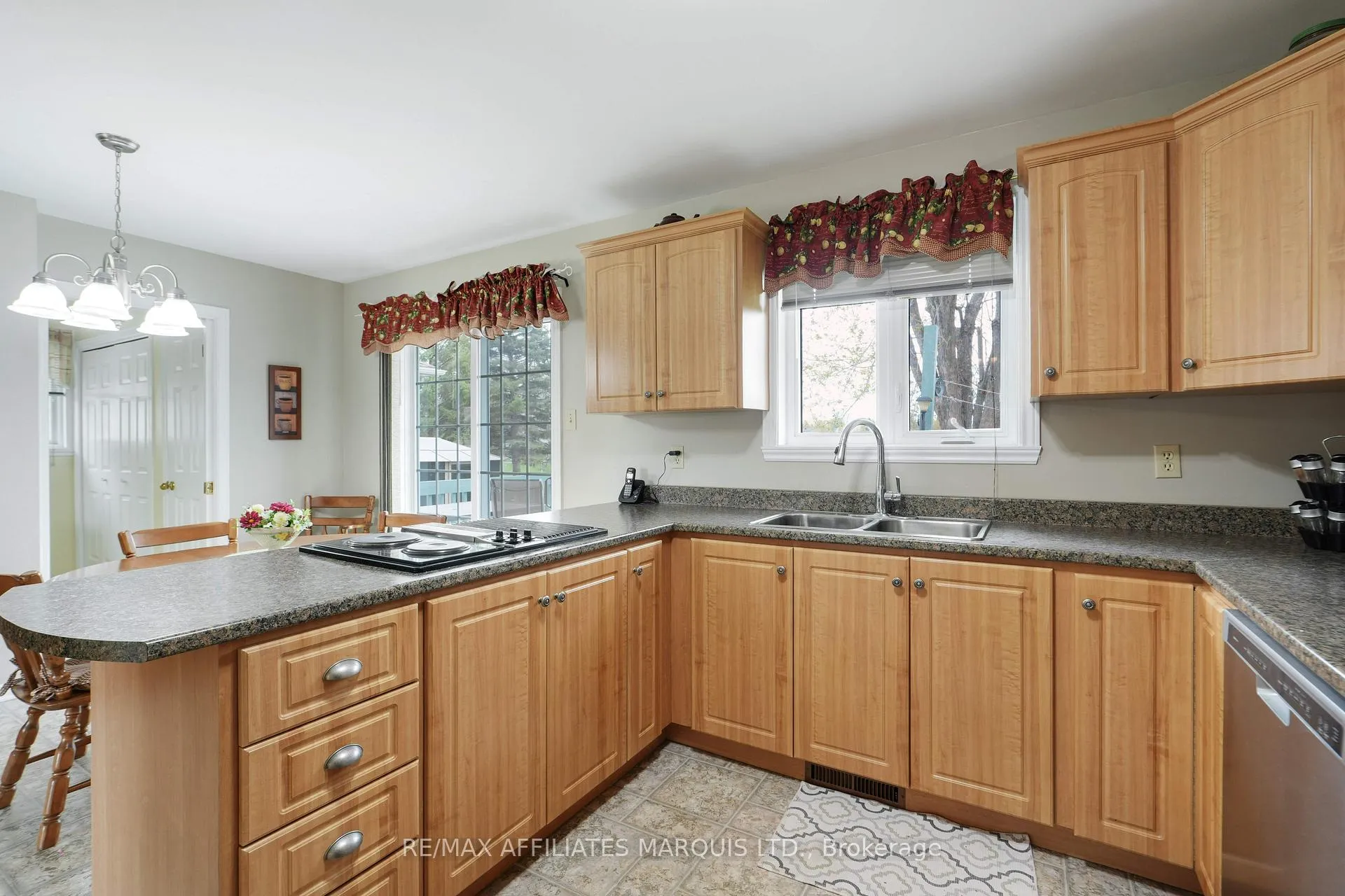 Photo 11 of 297 Ivan Crescent, Cornwall — HOMEH