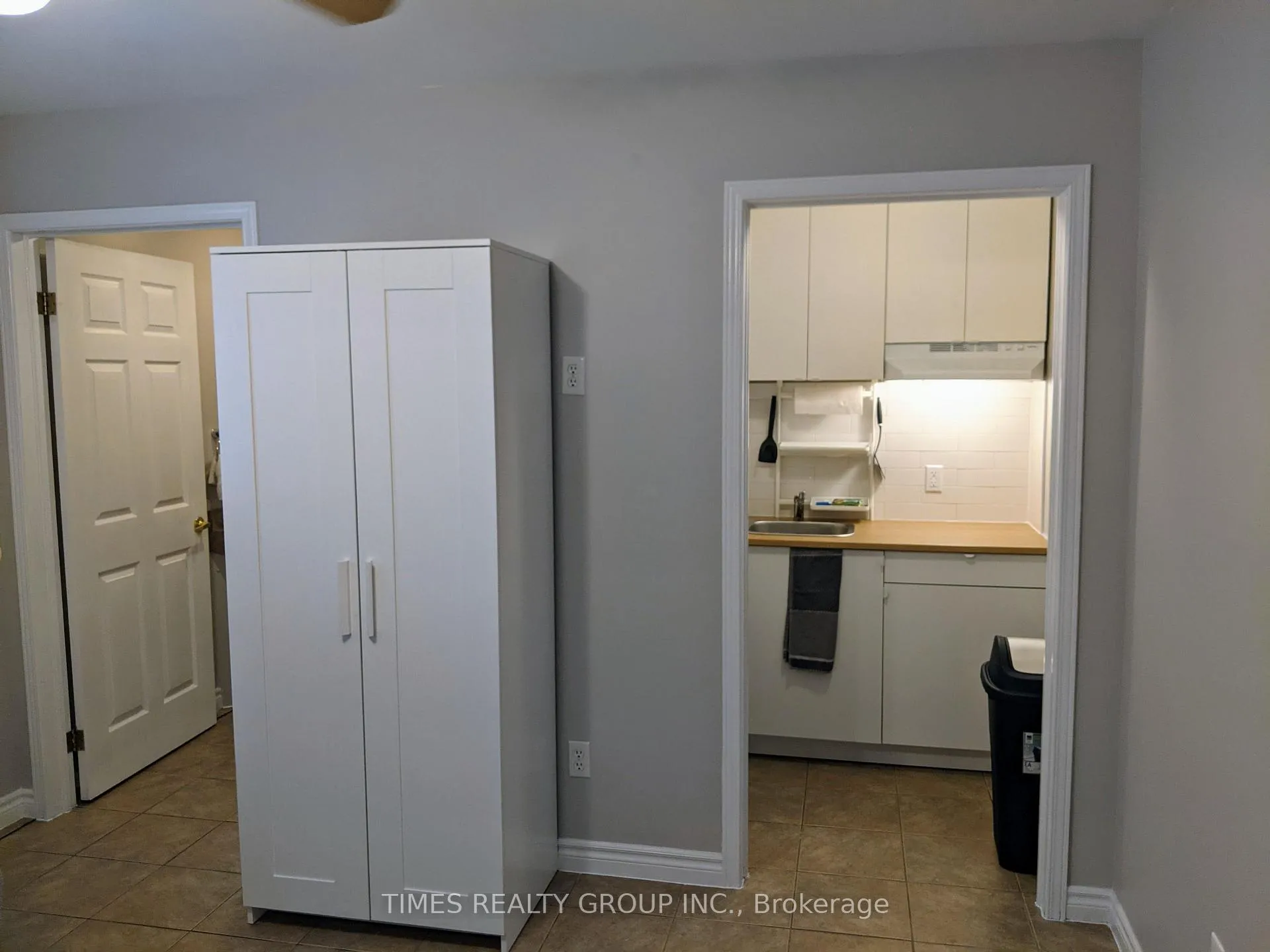 Photo 11 of 10 - 12 Murney Street, Belleville, Belleville Ward — HOMEH