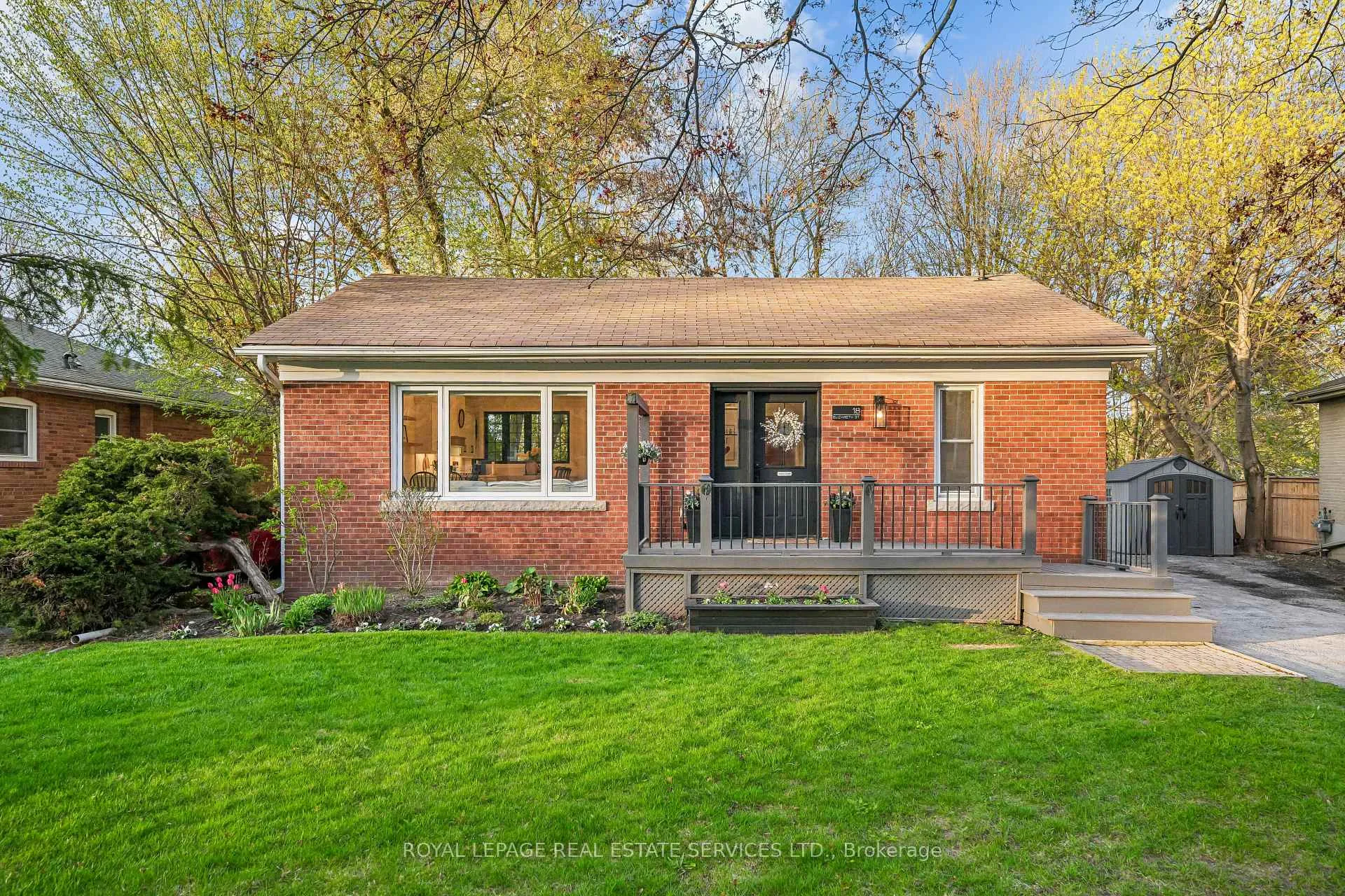 Photo 2 of 18 Elizabeth Street, Halton Hills, Georgetown — HOMEH