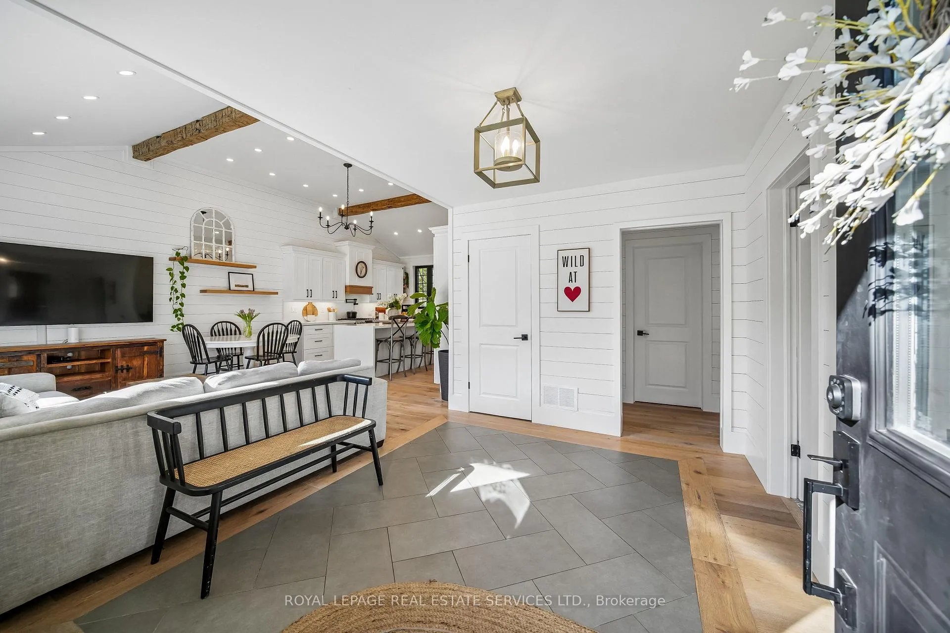 Photo 3 of 18 Elizabeth Street, Halton Hills, Georgetown — HOMEH