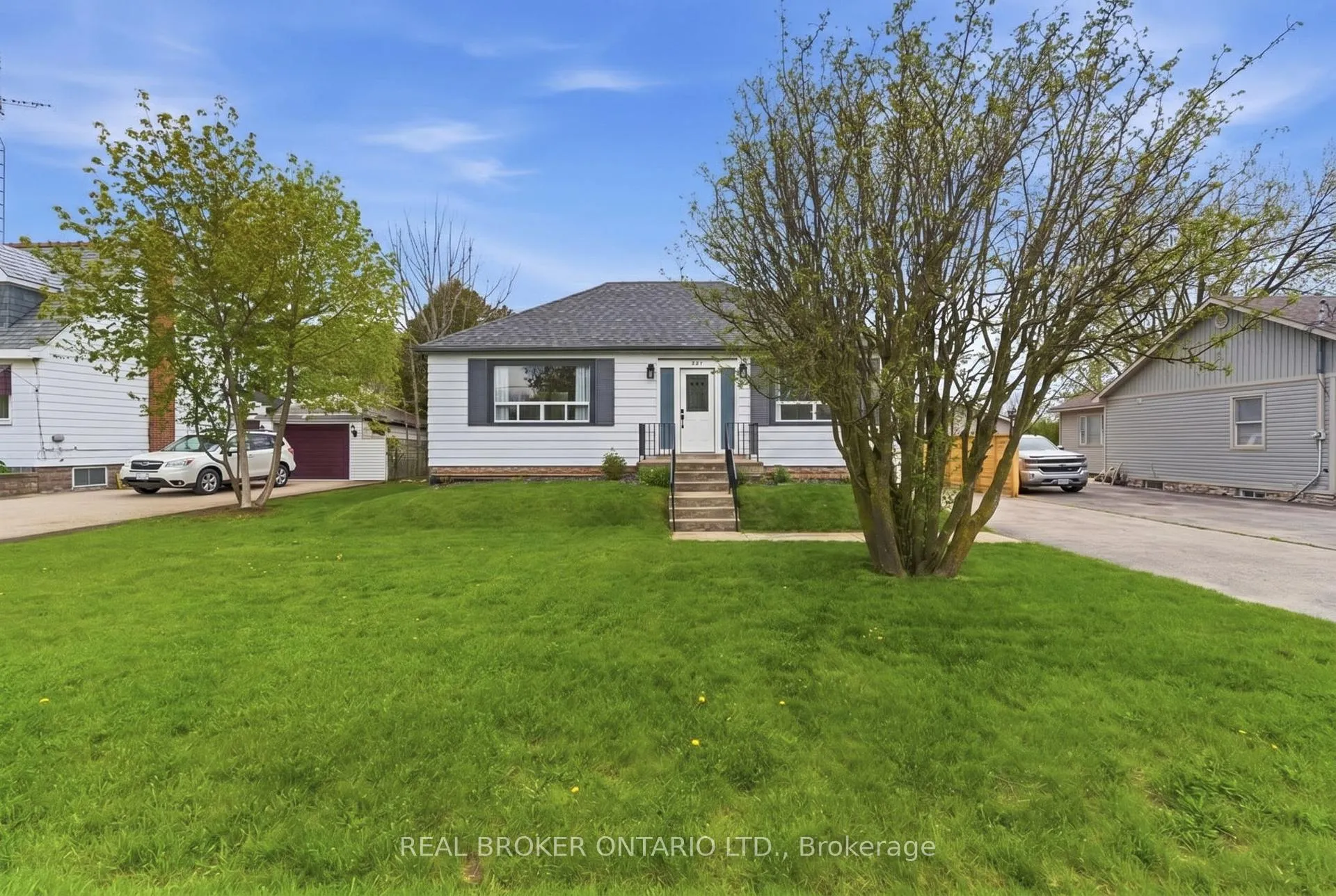 Photo 2 of 101 Corman Avenue, Hamilton, Stoney Creek — HOMEH