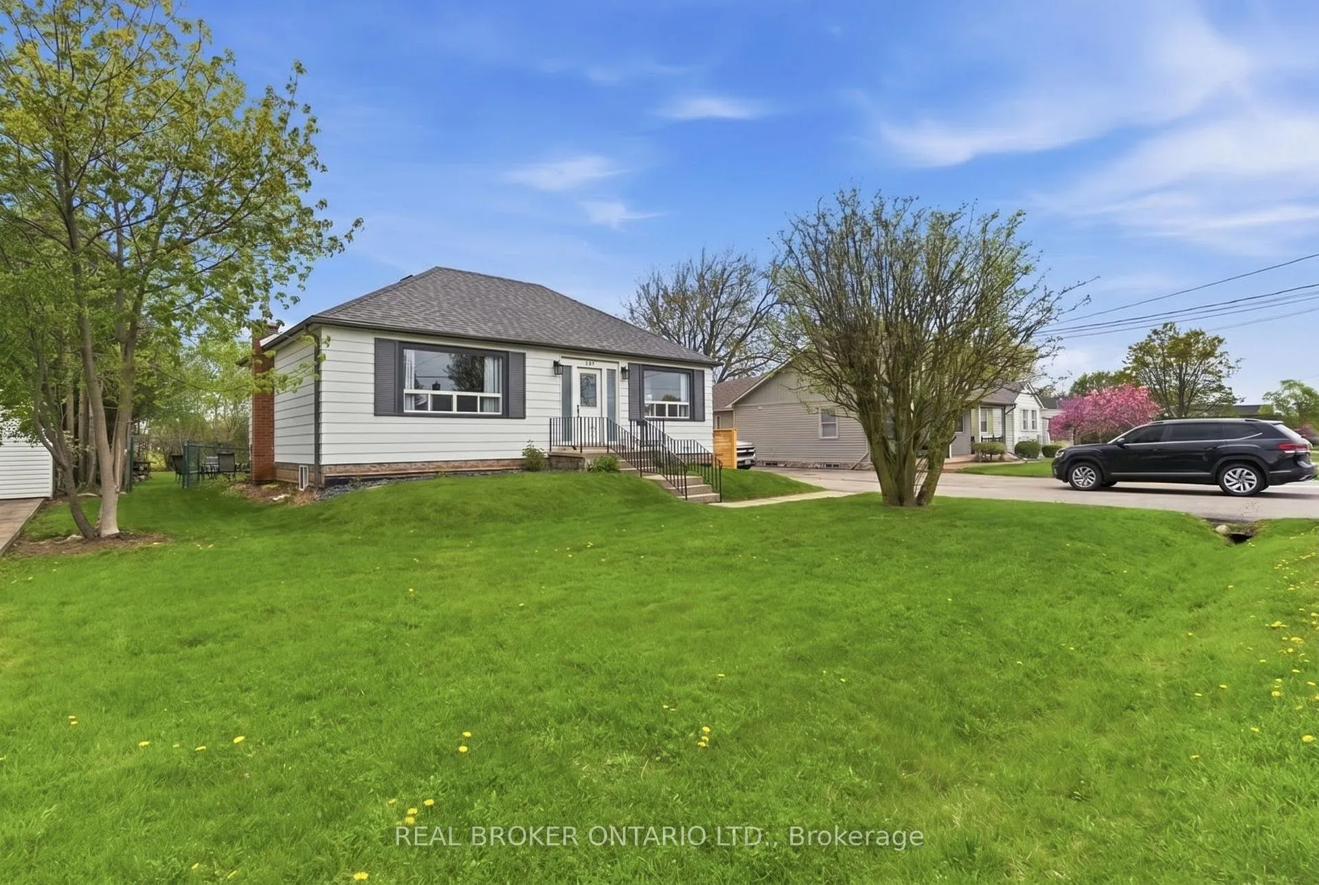 Photo 4 of 101 Corman Avenue, Hamilton, Stoney Creek — HOMEH