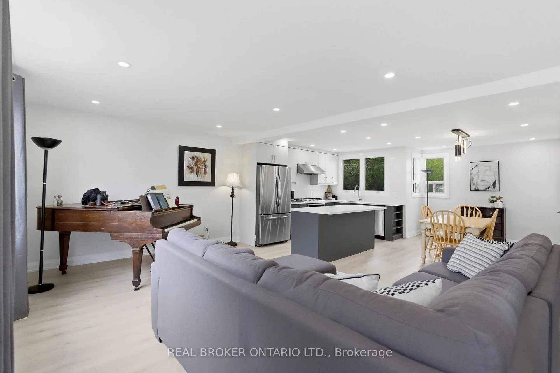 Photo 10 of 101 Corman Avenue, Hamilton, Stoney Creek — HOMEH