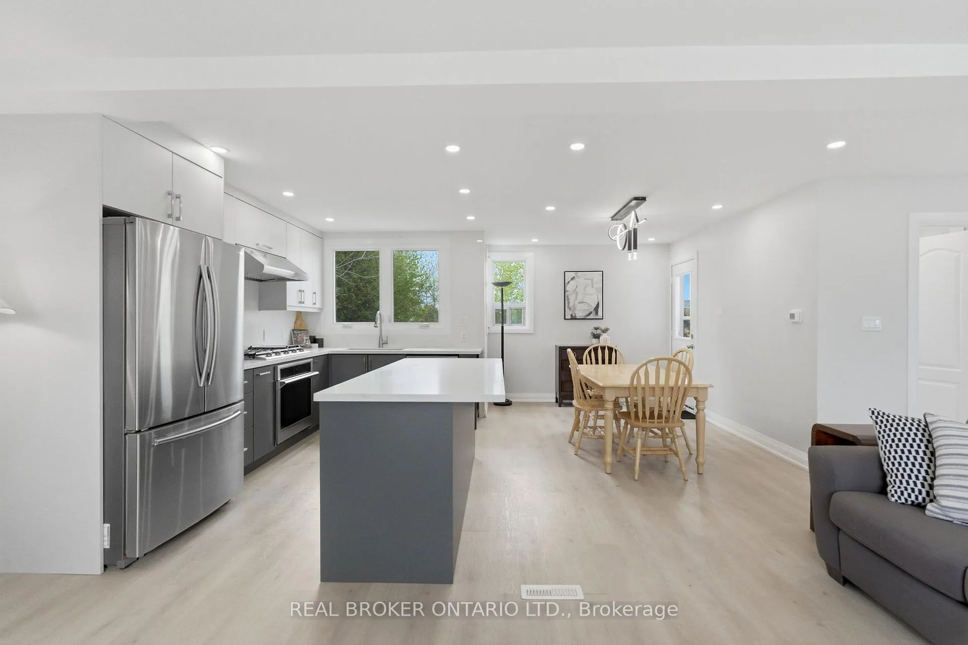 Photo 12 of 101 Corman Avenue, Hamilton, Stoney Creek — HOMEH
