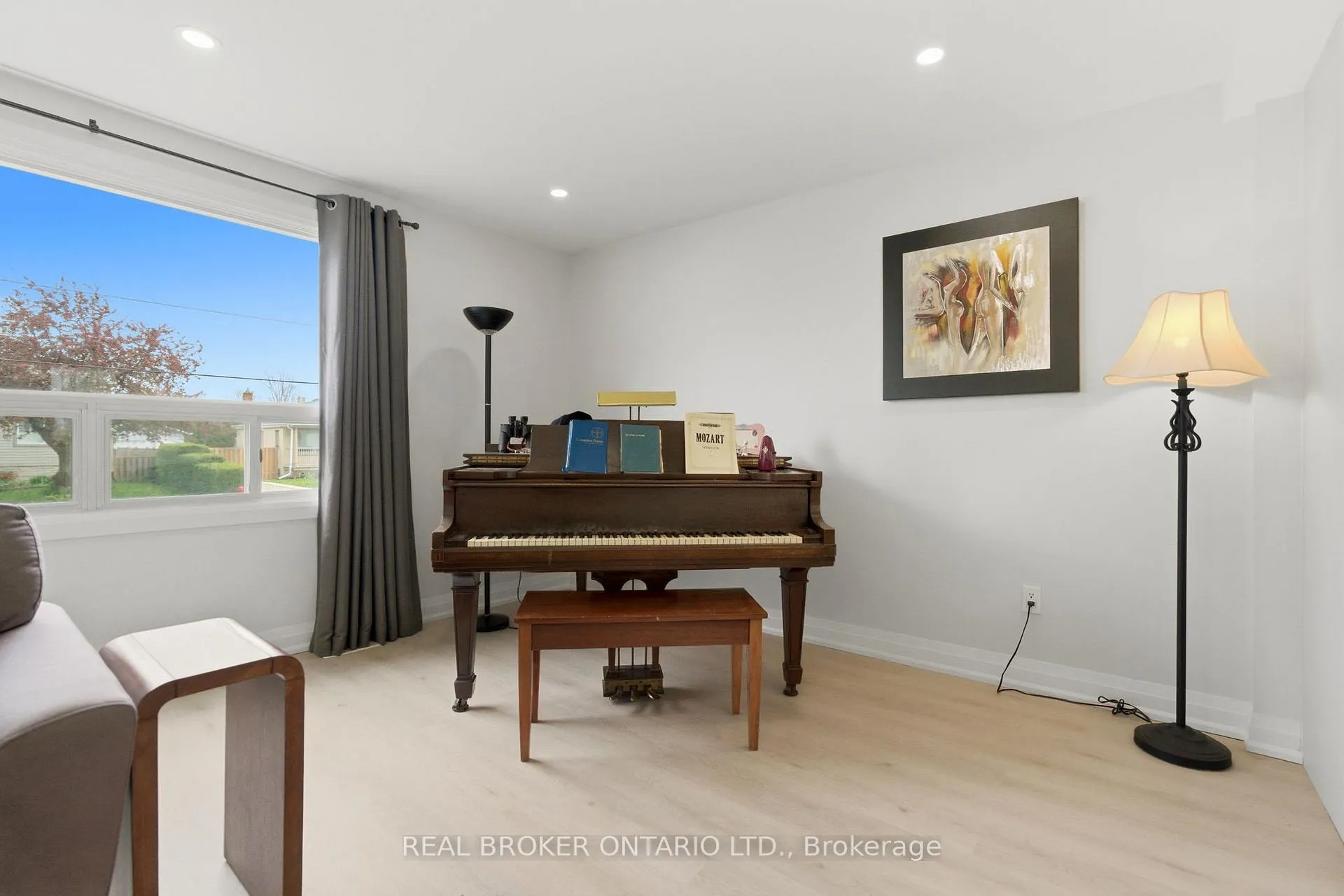 Photo 17 of 101 Corman Avenue, Hamilton, Stoney Creek — HOMEH