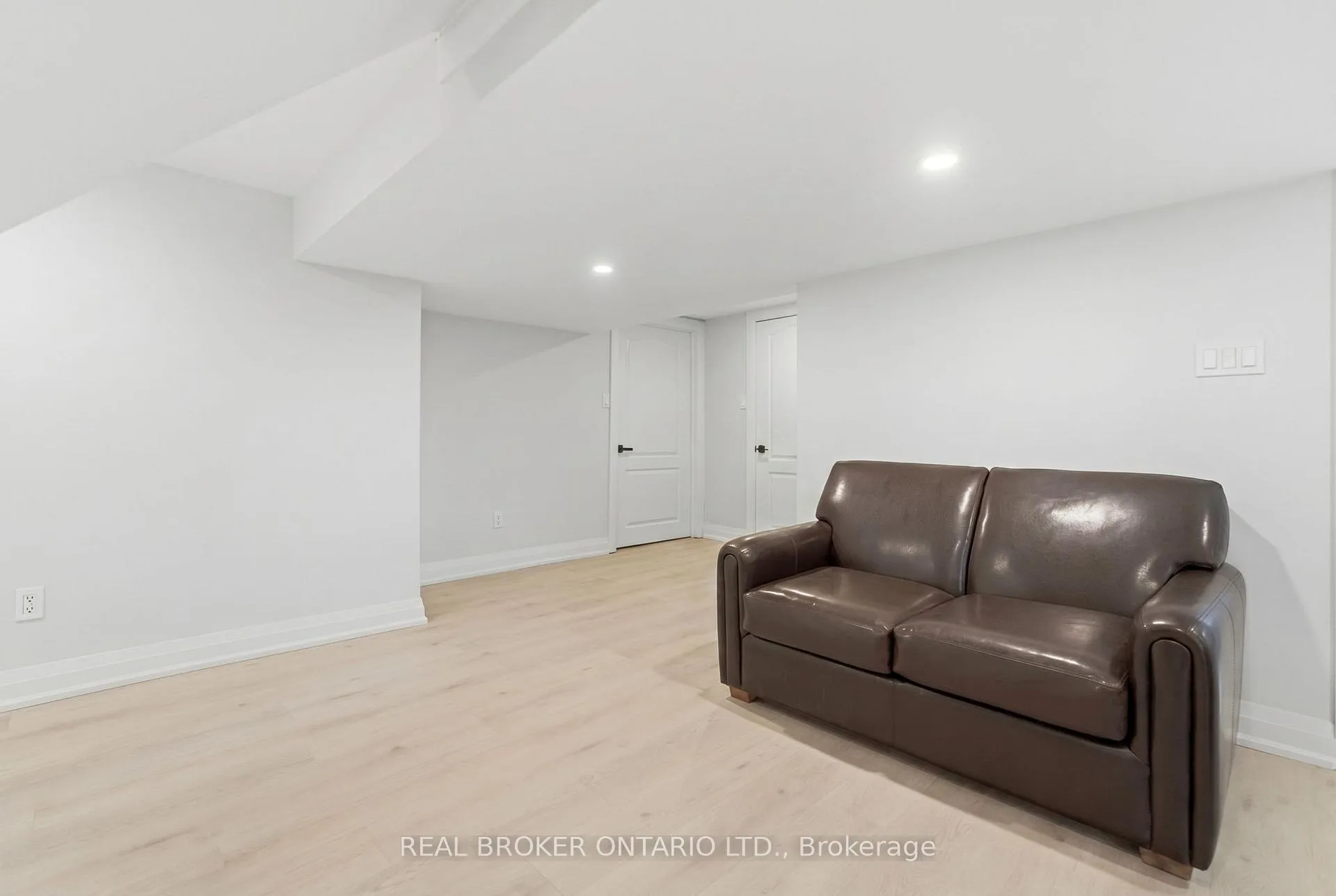 Photo 34 of 101 Corman Avenue, Hamilton, Stoney Creek — HOMEH