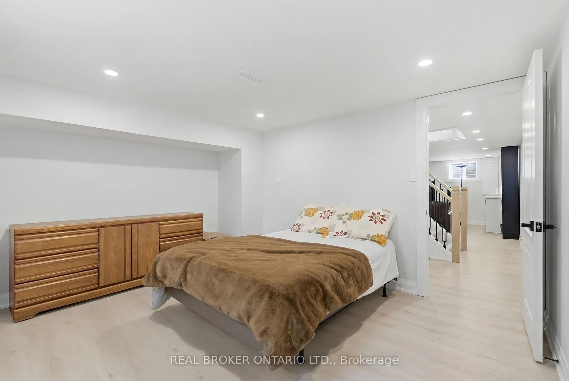 Photo 37 of 101 Corman Avenue, Hamilton, Stoney Creek — HOMEH