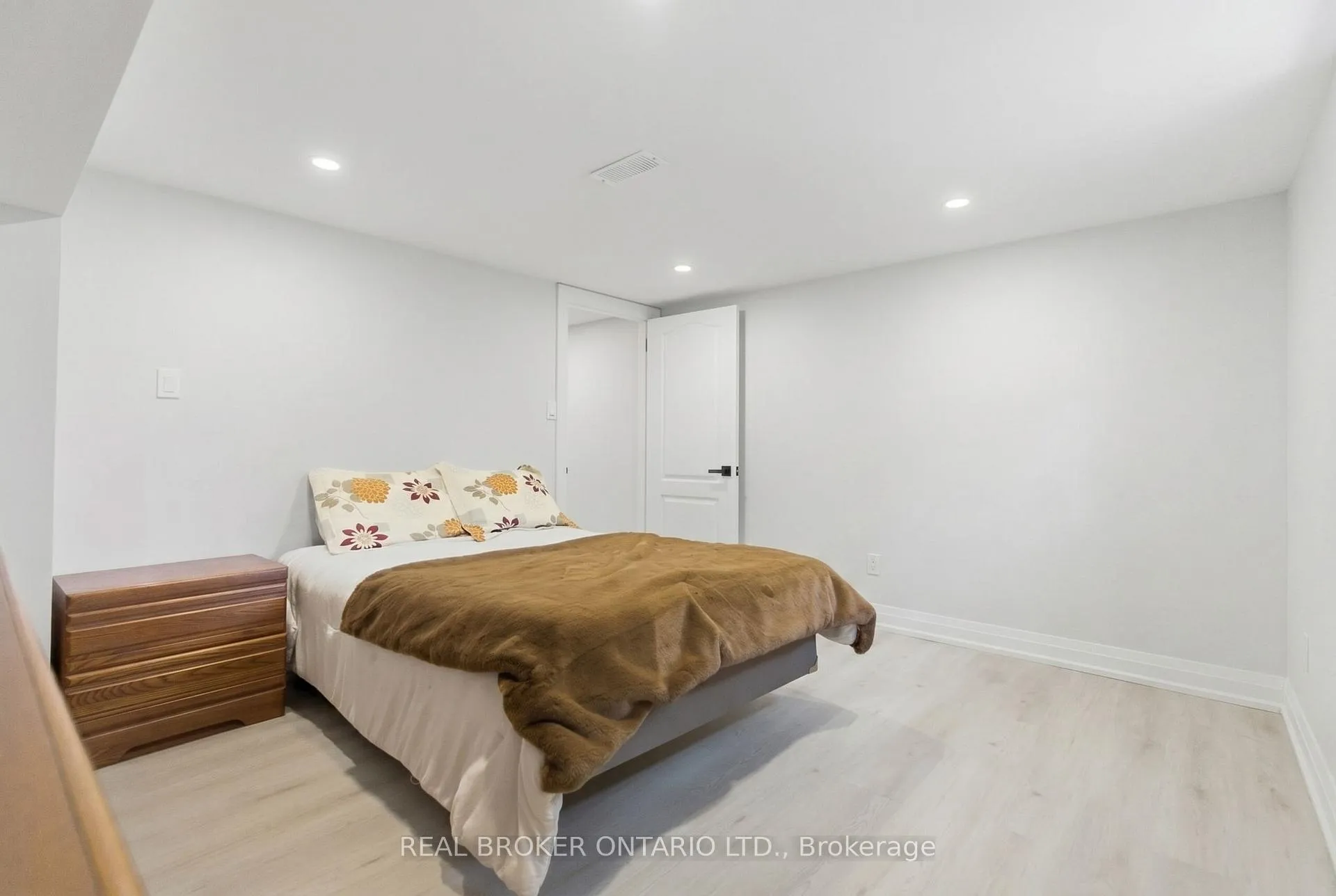 Photo 38 of 101 Corman Avenue, Hamilton, Stoney Creek — HOMEH