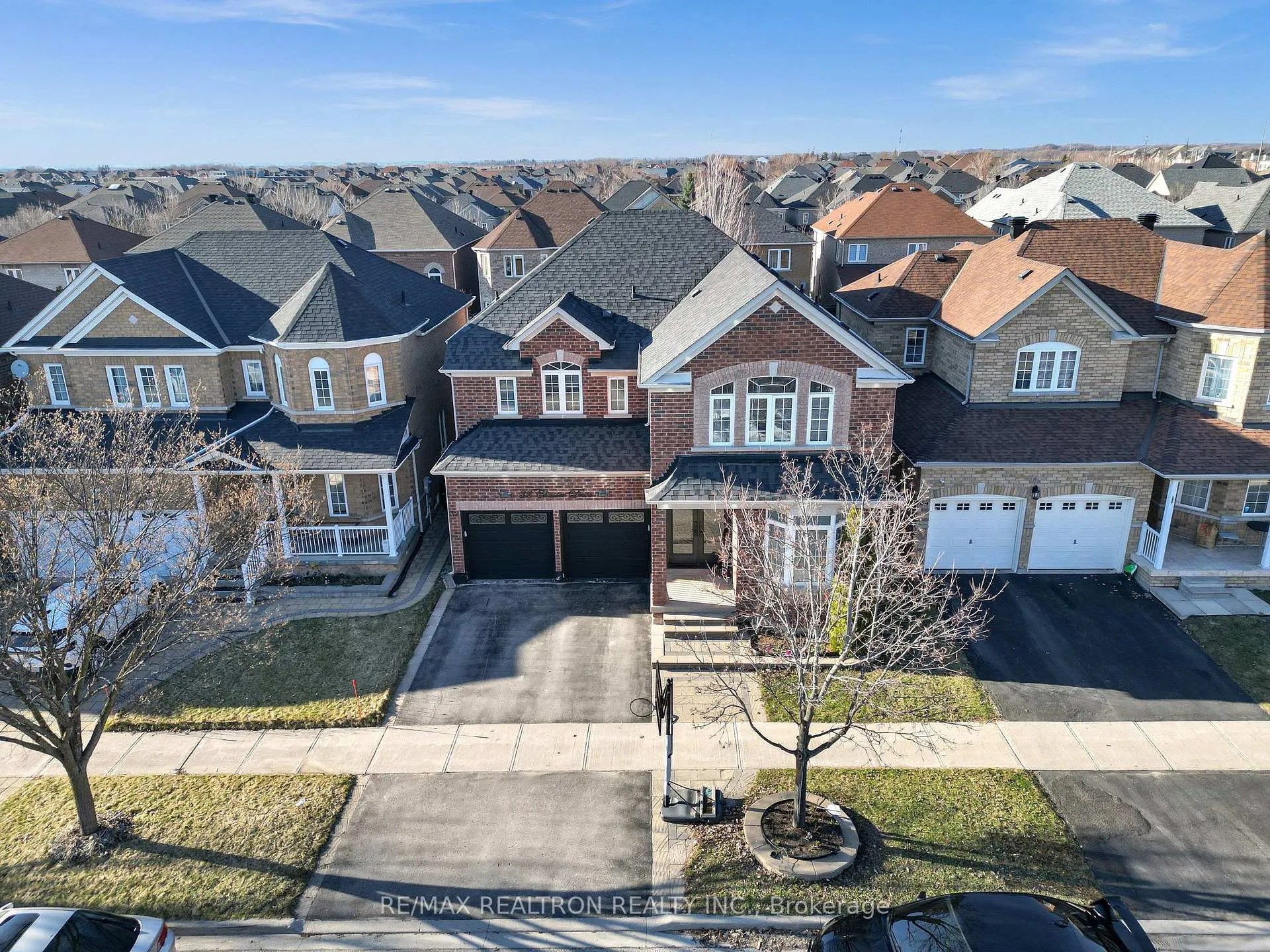 Photo 3 of 32 Chasser Drive, Markham, Greensborough — HOMEH
