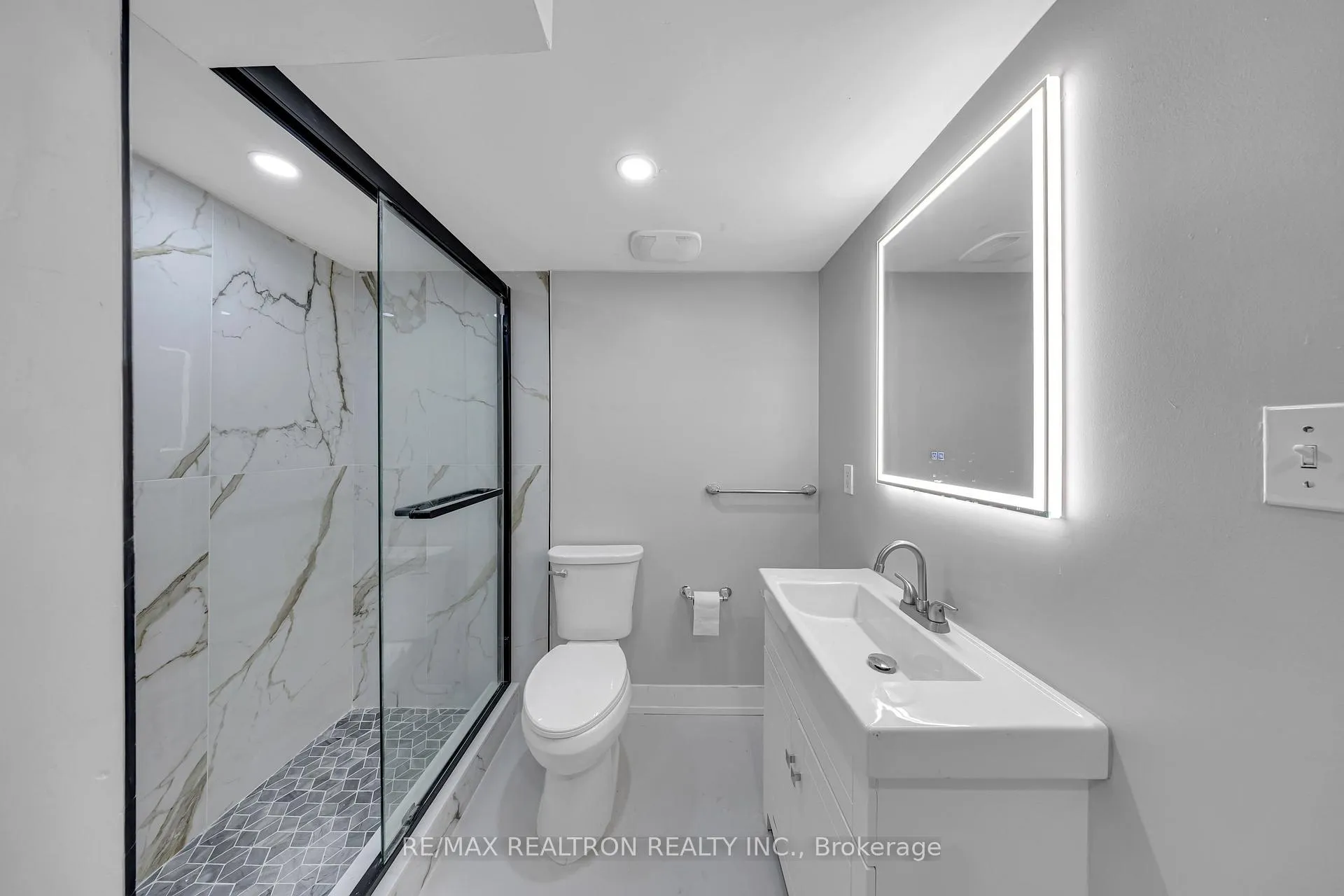 Photo 9 of 32 Chasser Drive, Markham, Greensborough — HOMEH