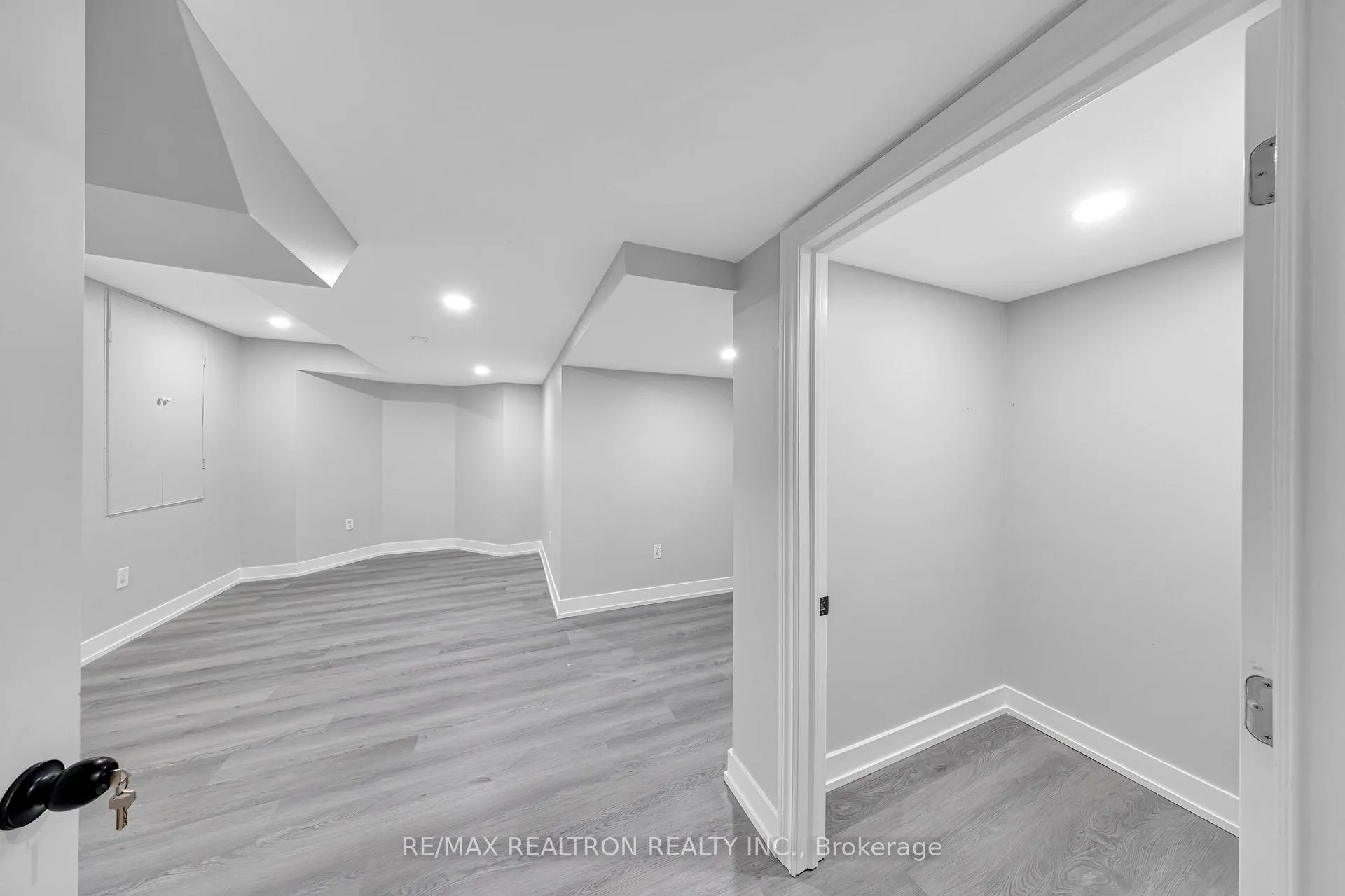 Photo 12 of 32 Chasser Drive, Markham, Greensborough — HOMEH