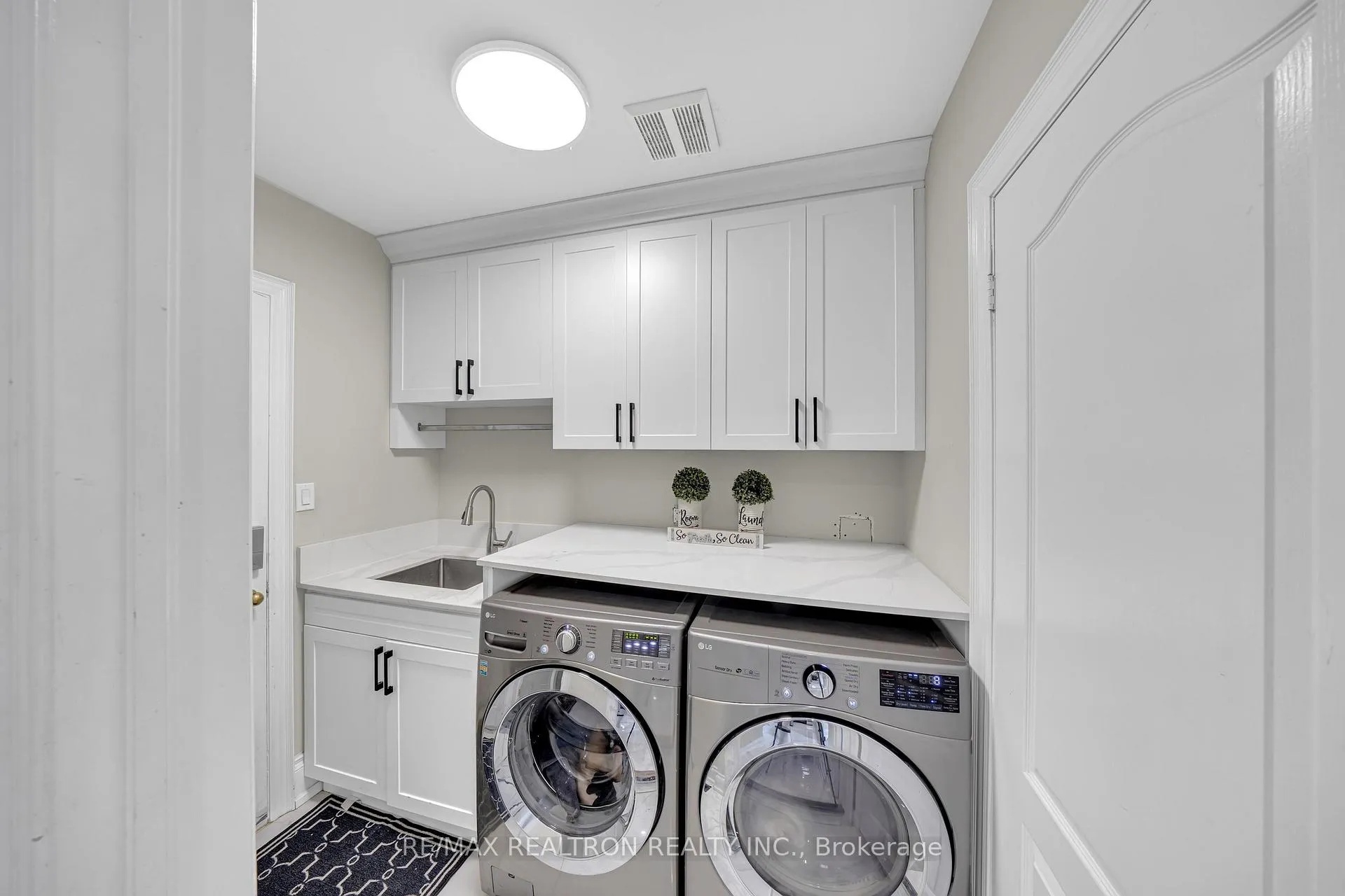 Photo 14 of 32 Chasser Drive, Markham, Greensborough — HOMEH