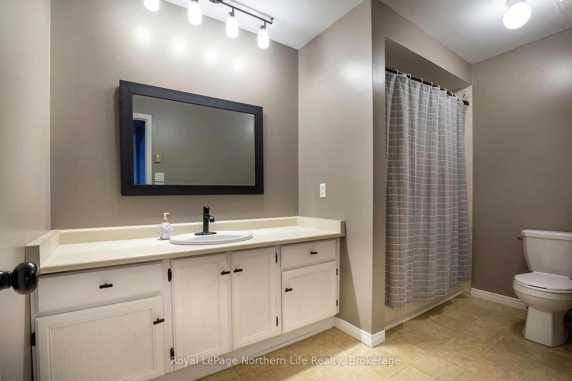 Photo 23 of 173 Massey Drive, North Bay, Ferris — HOMEH