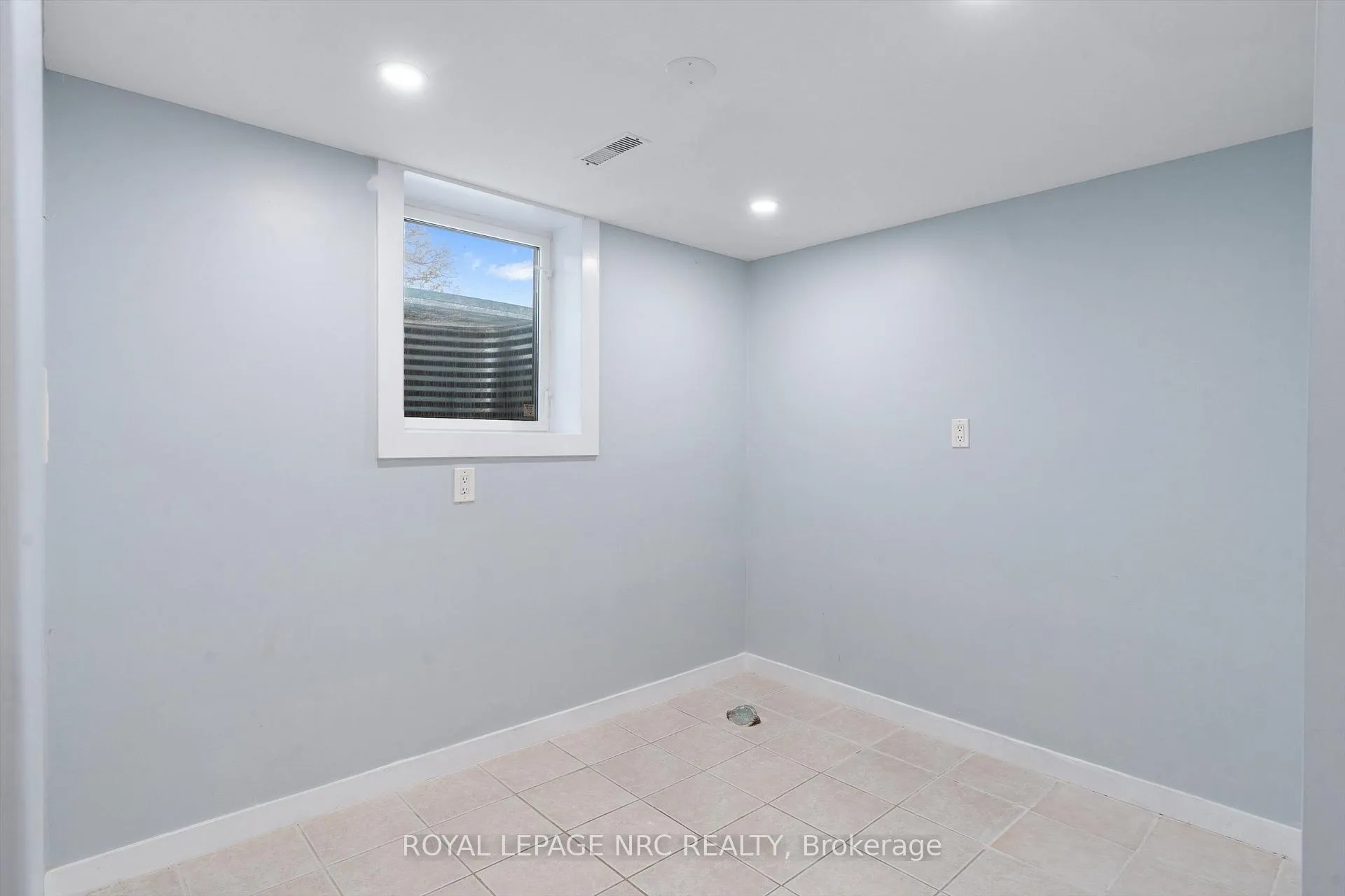 Photo 11 of Unit LOWER, 51 Jacobson Avenue, St. Catharines, Glendale/Glenridge — HOMEH