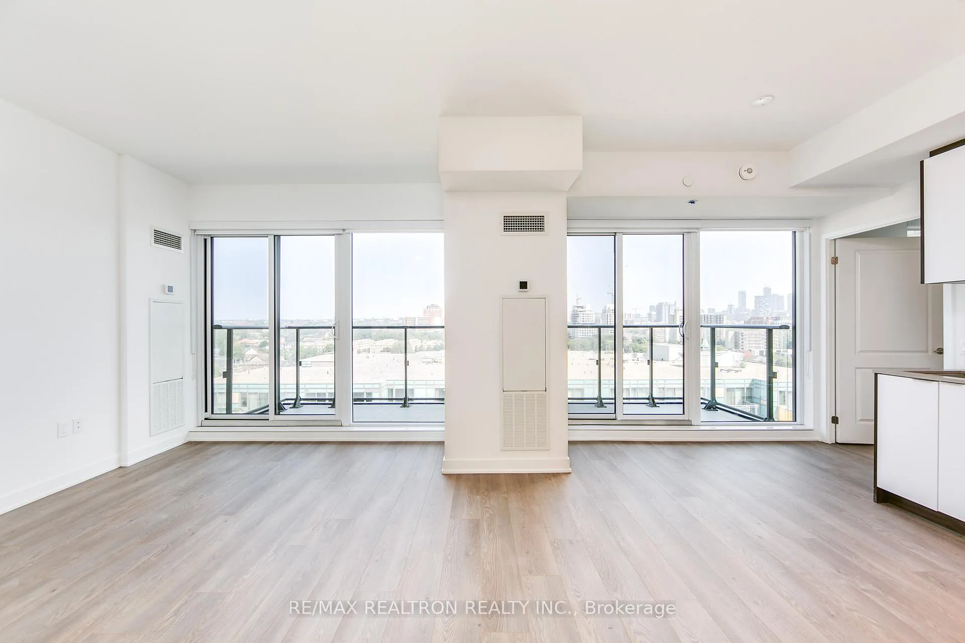 Front of Unit 1402, 543 Richmond Street W