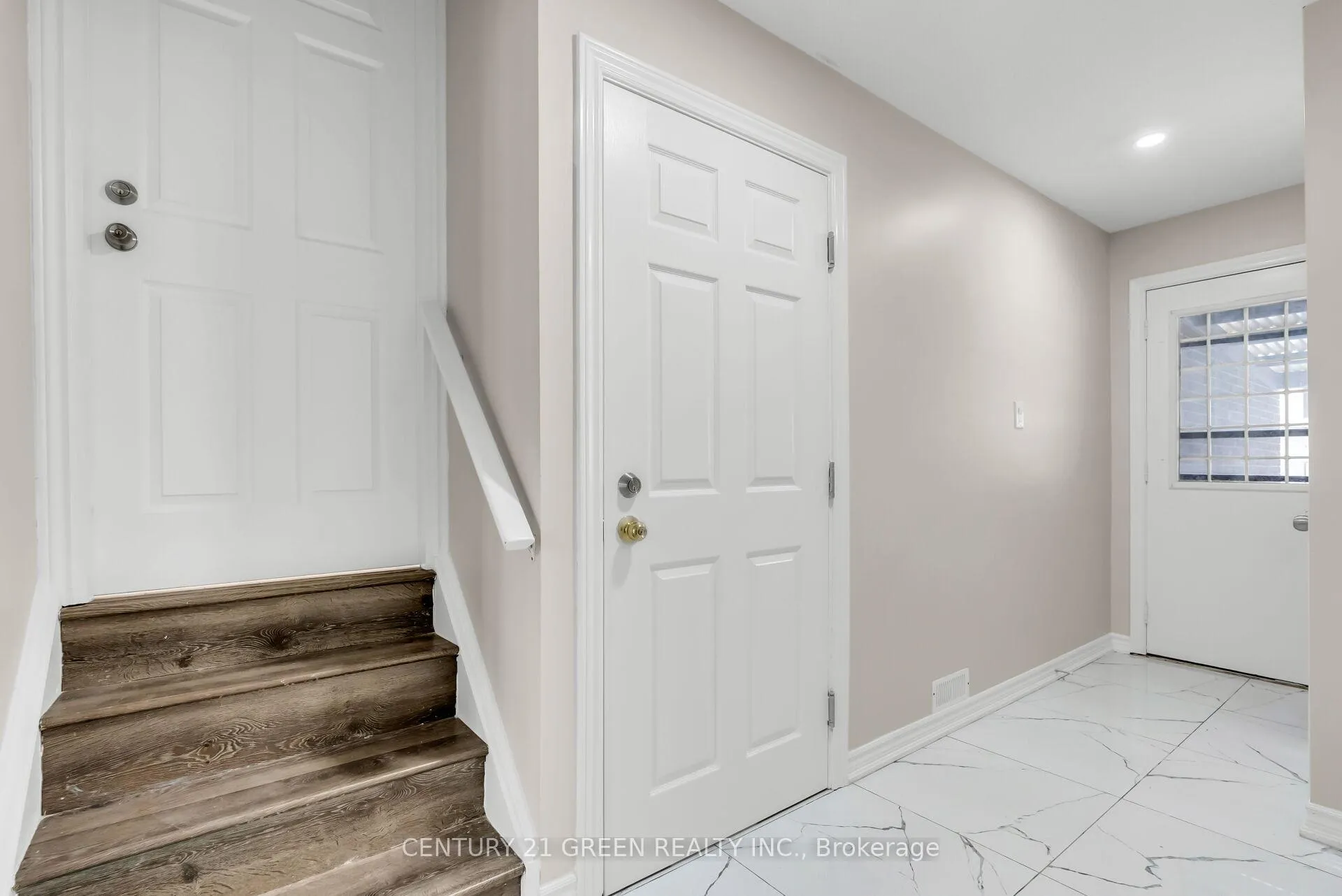 Photo 12 of 411 Imperial Road S, Guelph, Willow West/Sugarbush/West Acres — HOMEH