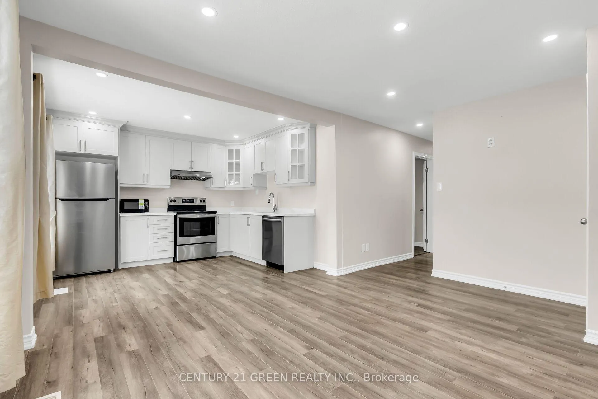 Photo 13 of 411 Imperial Road S, Guelph, Willow West/Sugarbush/West Acres — HOMEH