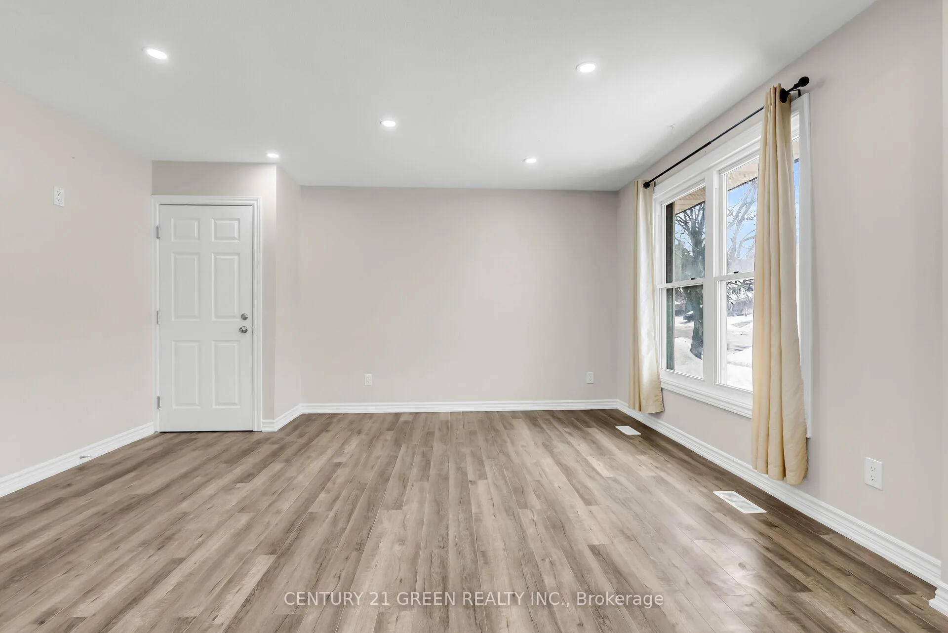 Photo 15 of 411 Imperial Road S, Guelph, Willow West/Sugarbush/West Acres — HOMEH