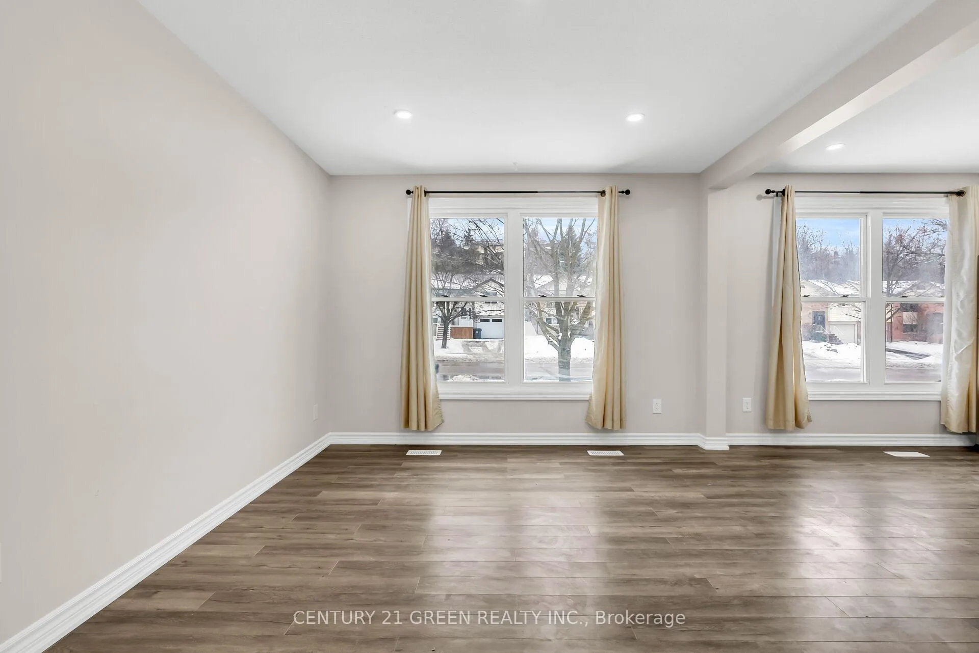 Photo 16 of 411 Imperial Road S, Guelph, Willow West/Sugarbush/West Acres — HOMEH