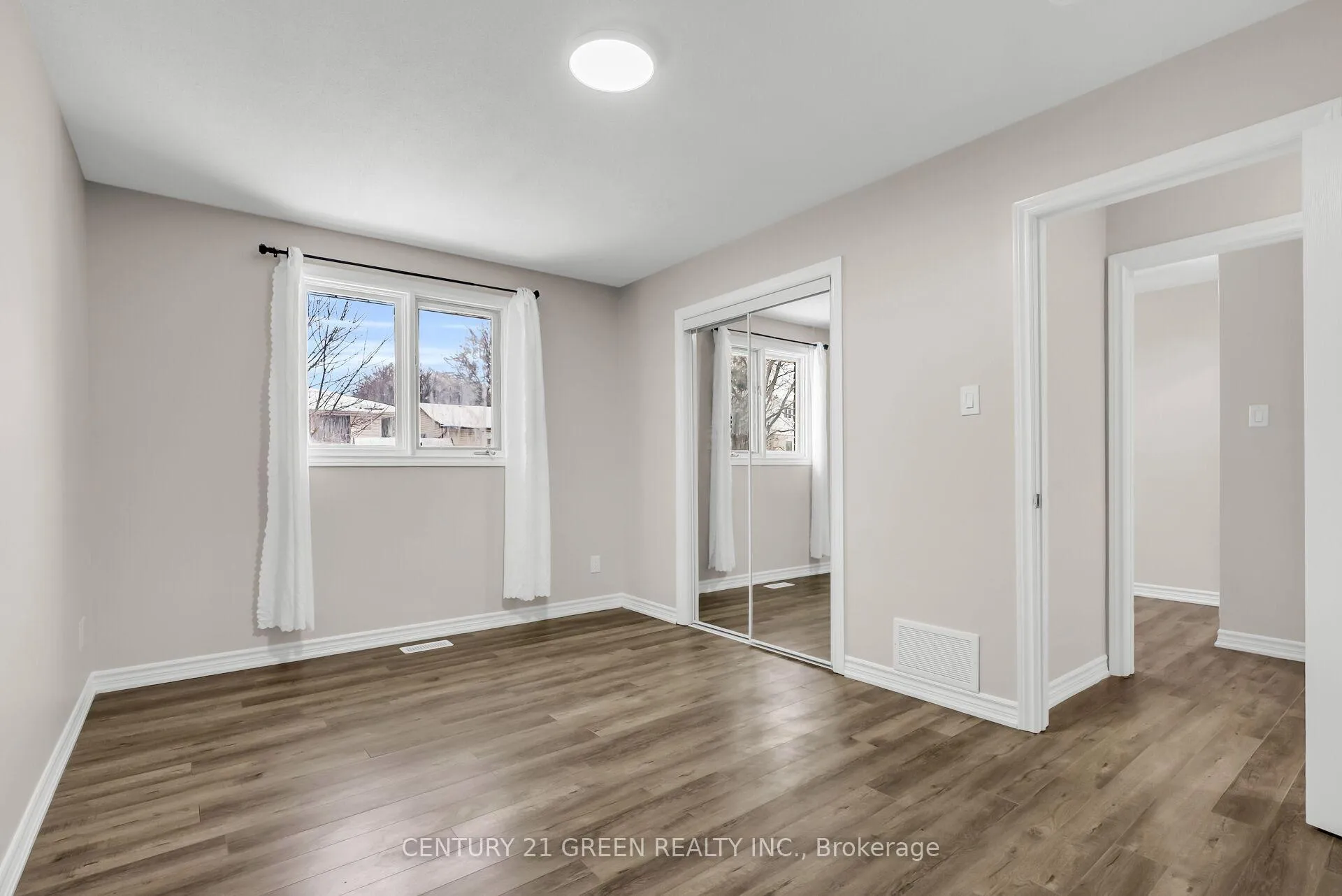 Photo 20 of 411 Imperial Road S, Guelph, Willow West/Sugarbush/West Acres — HOMEH
