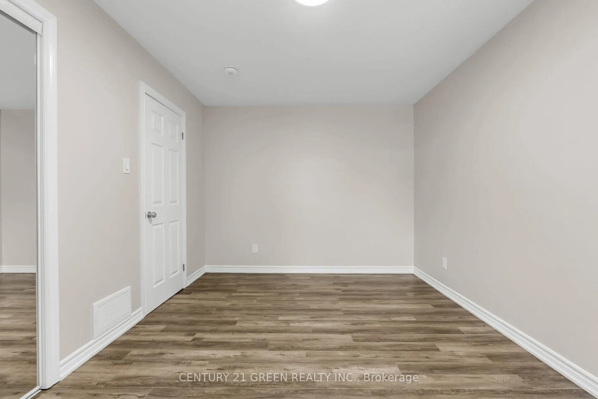 Photo 21 of 411 Imperial Road S, Guelph, Willow West/Sugarbush/West Acres — HOMEH