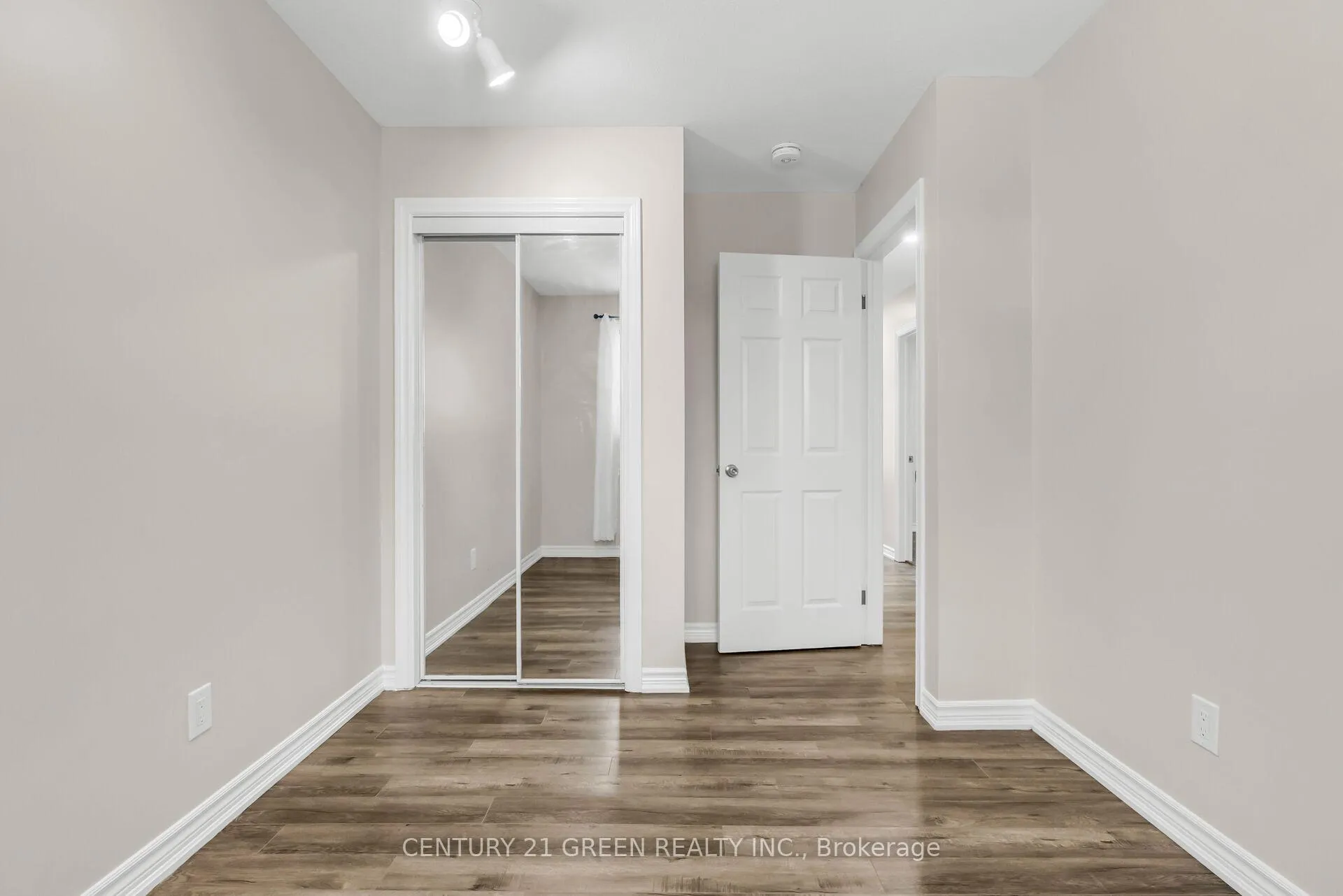Photo 24 of 411 Imperial Road S, Guelph, Willow West/Sugarbush/West Acres — HOMEH