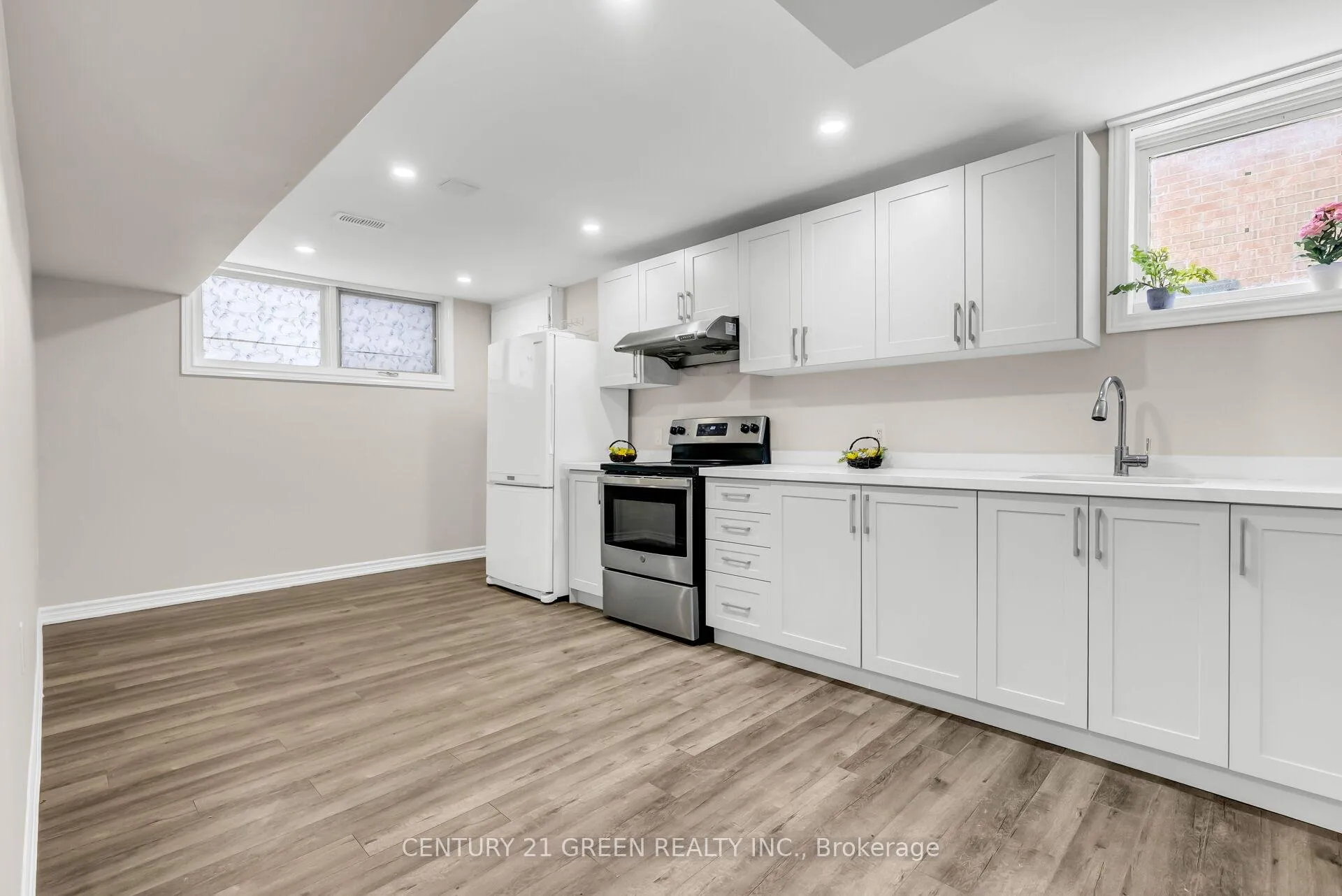Photo 30 of 411 Imperial Road S, Guelph, Willow West/Sugarbush/West Acres — HOMEH