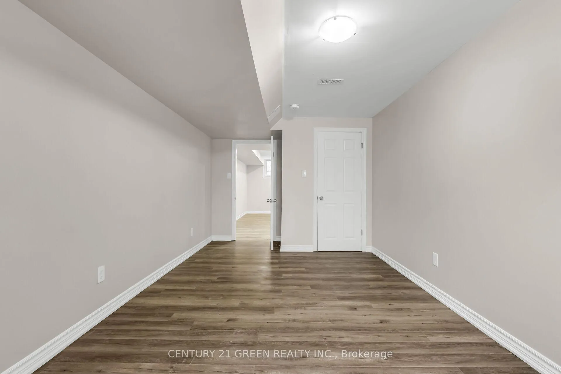 Photo 33 of 411 Imperial Road S, Guelph, Willow West/Sugarbush/West Acres — HOMEH