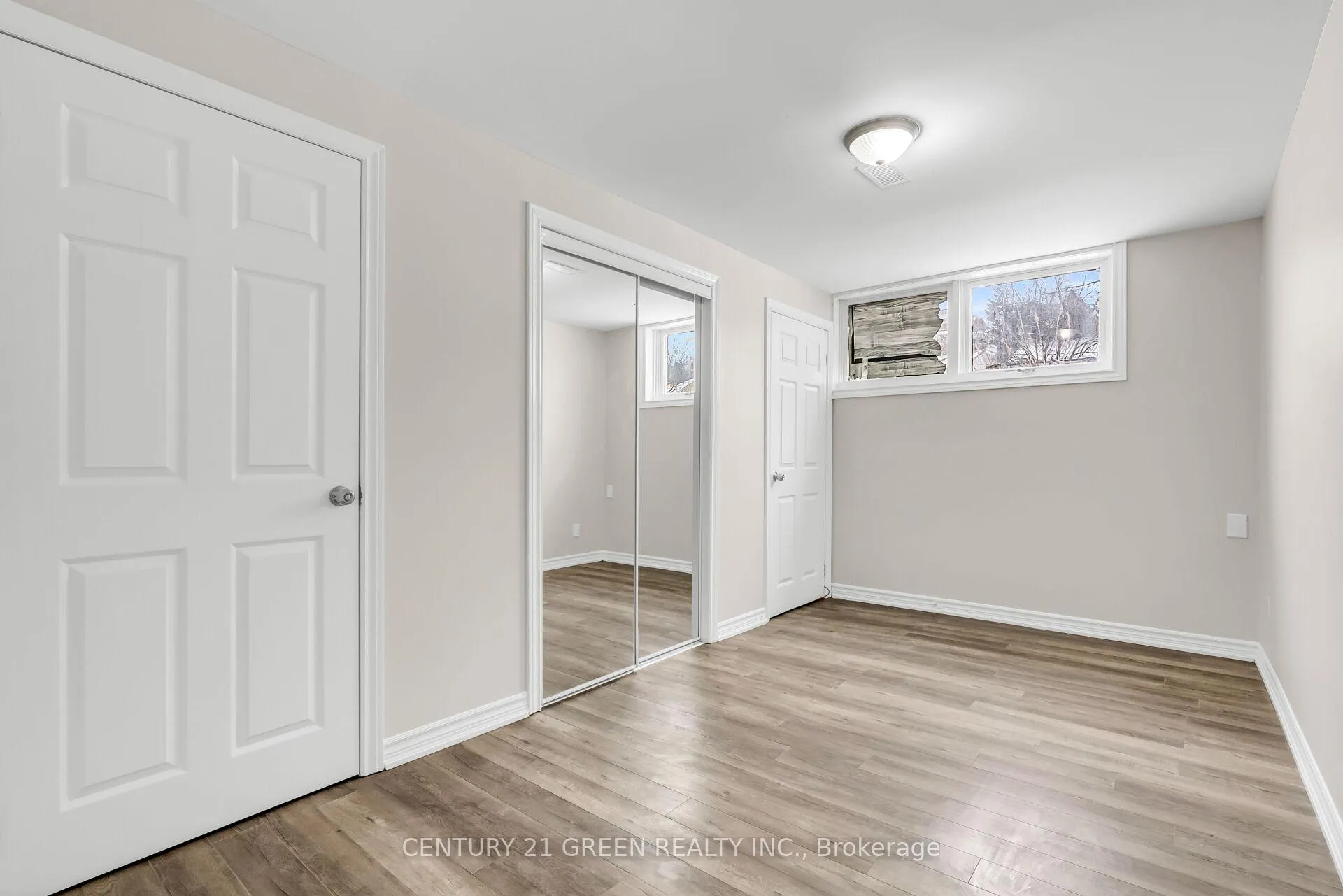 Photo 34 of 411 Imperial Road S, Guelph, Willow West/Sugarbush/West Acres — HOMEH