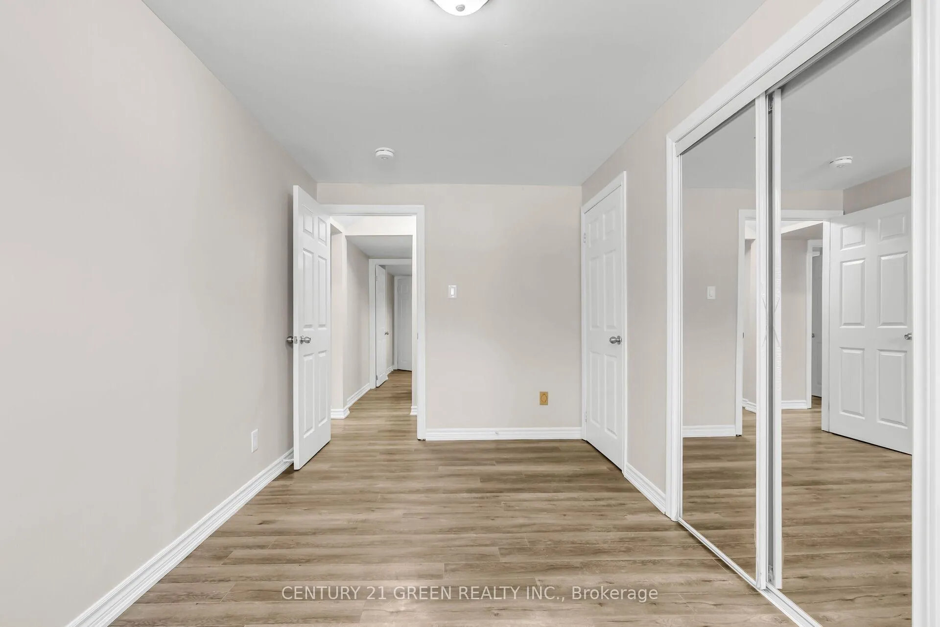 Photo 35 of 411 Imperial Road S, Guelph, Willow West/Sugarbush/West Acres — HOMEH