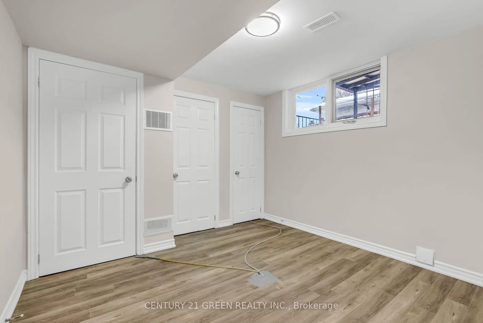 Photo 36 of 411 Imperial Road S, Guelph, Willow West/Sugarbush/West Acres — HOMEH