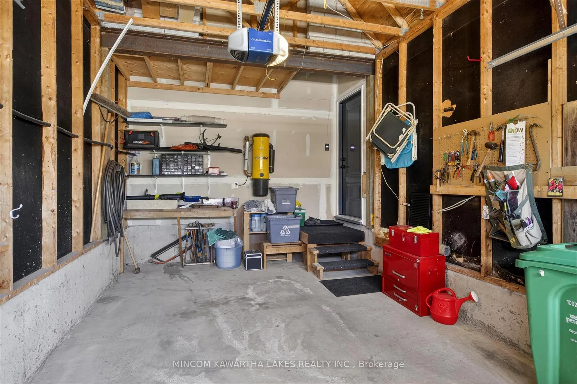 Photo 29 of 2448 Denure Drive, Peterborough, Monaghan Ward 2 — HOMEH