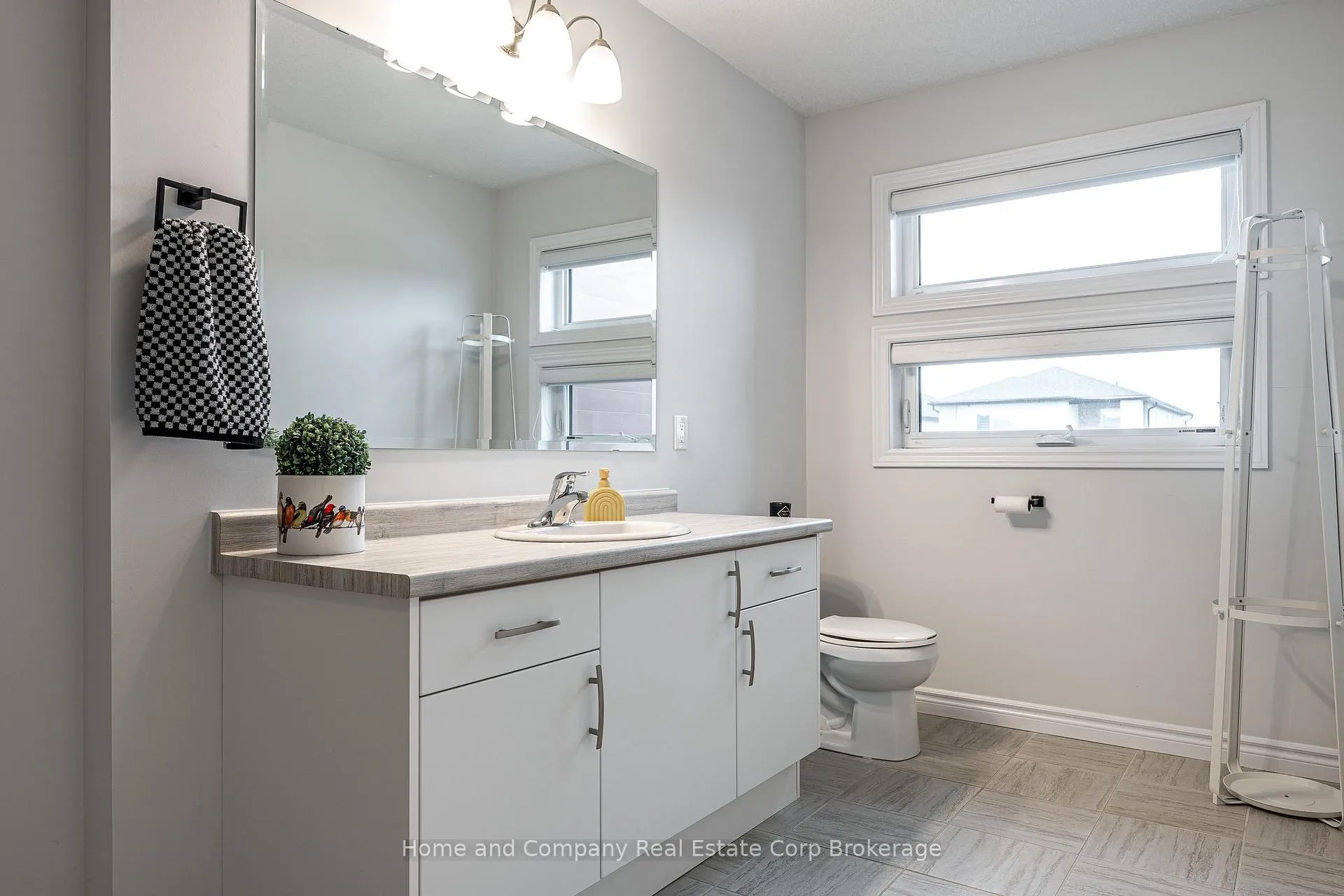 Photo 20 of 376 Bradshaw Drive, Stratford — HOMEH