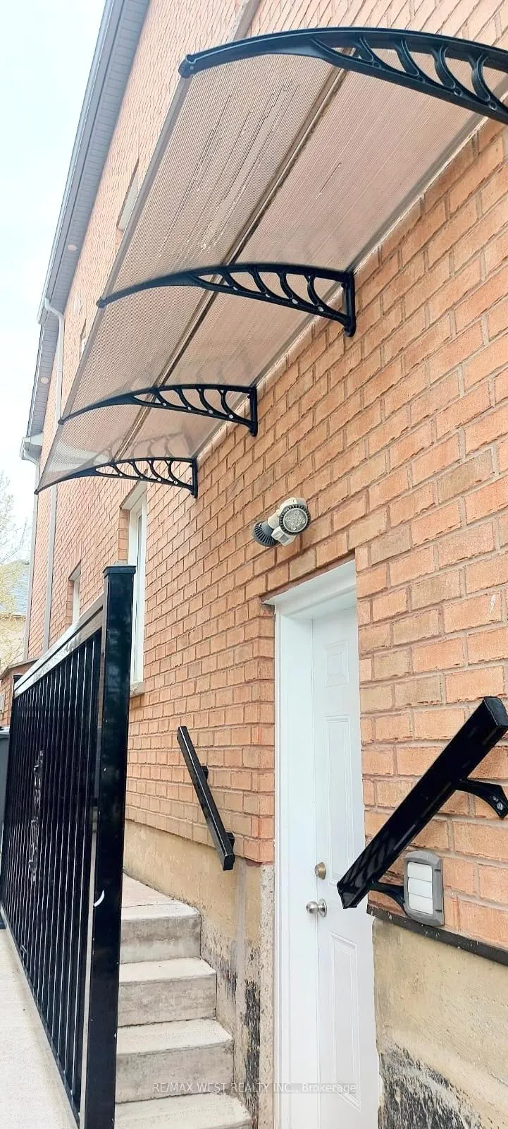 Photo 3 of Unit Basement, 35 Midnightsun Trail, Brampton, Sandringham-Wellington — HOMEH