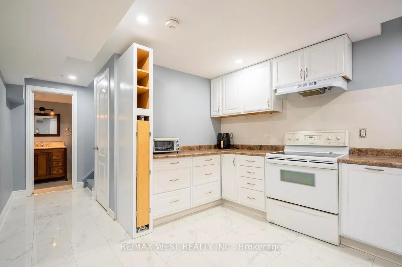 Photo 4 of Unit Basement, 35 Midnightsun Trail, Brampton, Sandringham-Wellington — HOMEH
