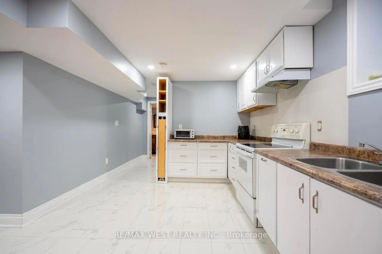 Photo 9 of Unit Basement, 35 Midnightsun Trail, Brampton, Sandringham-Wellington — HOMEH