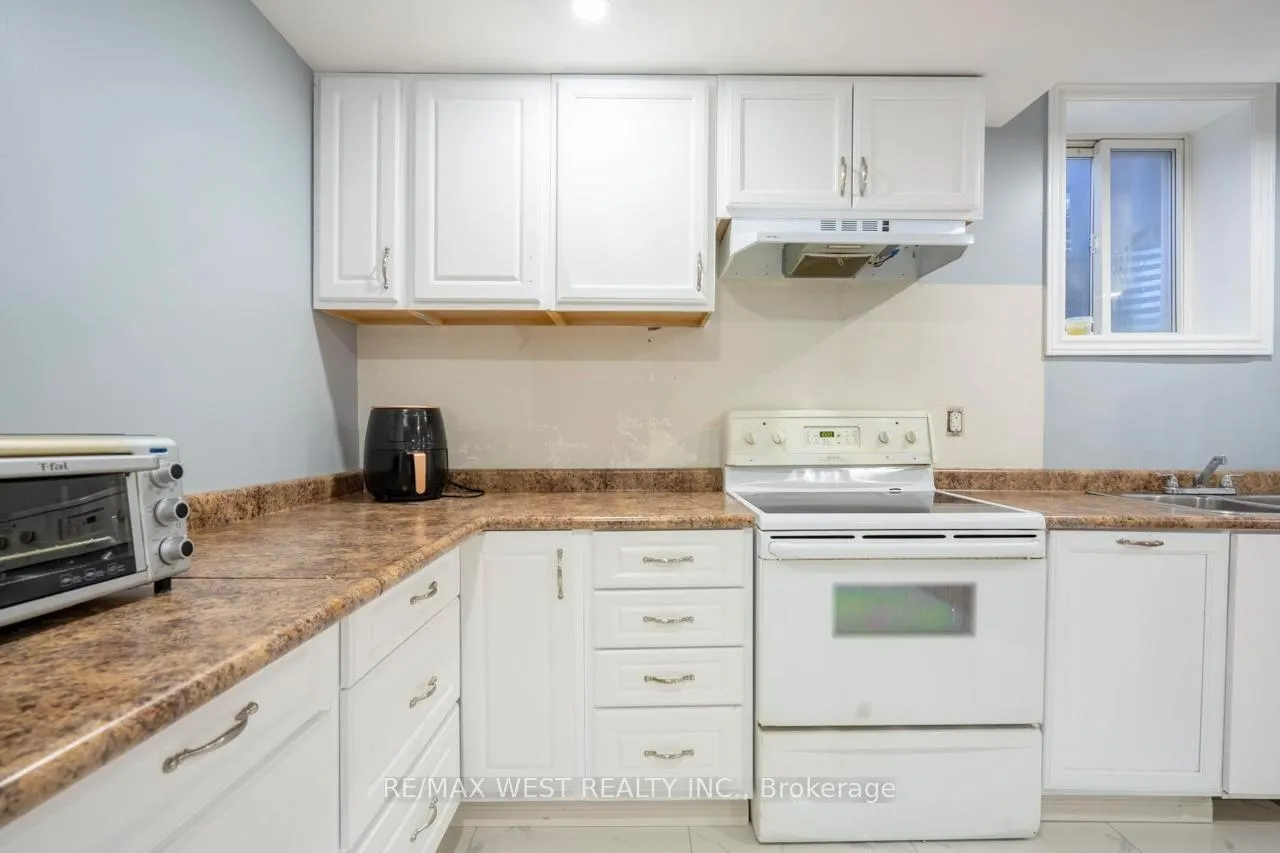 Photo 10 of Unit Basement, 35 Midnightsun Trail, Brampton, Sandringham-Wellington — HOMEH