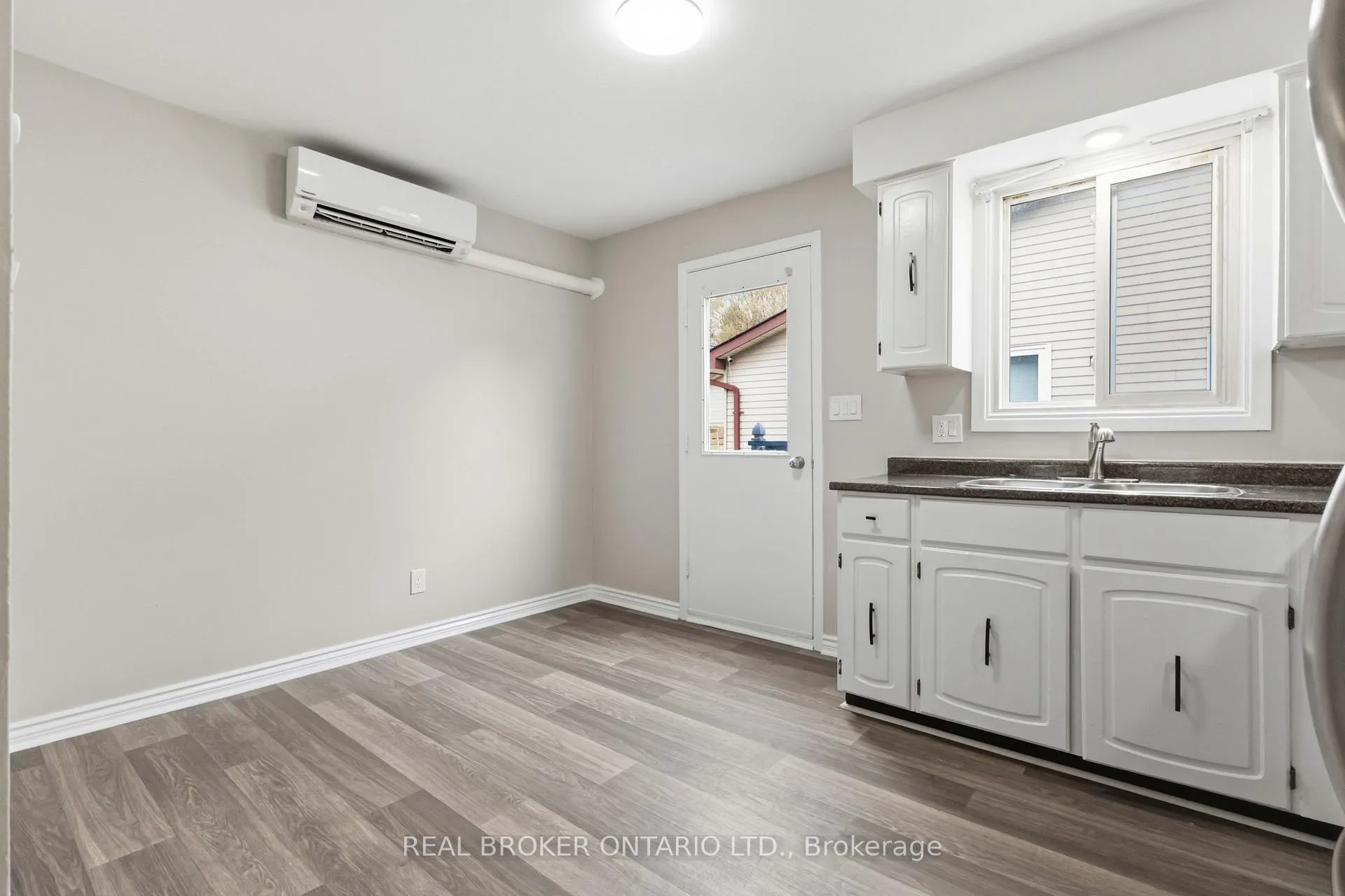 Photo 5 of Unit Main, 1306 Valley Drive, Oshawa, Lakeview — HOMEH