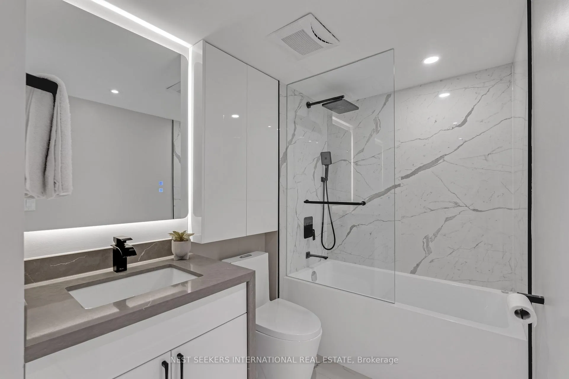 Photo 6 of Unit 2507, 18 Yonge Street, Toronto, Waterfront Communities — HOMEH