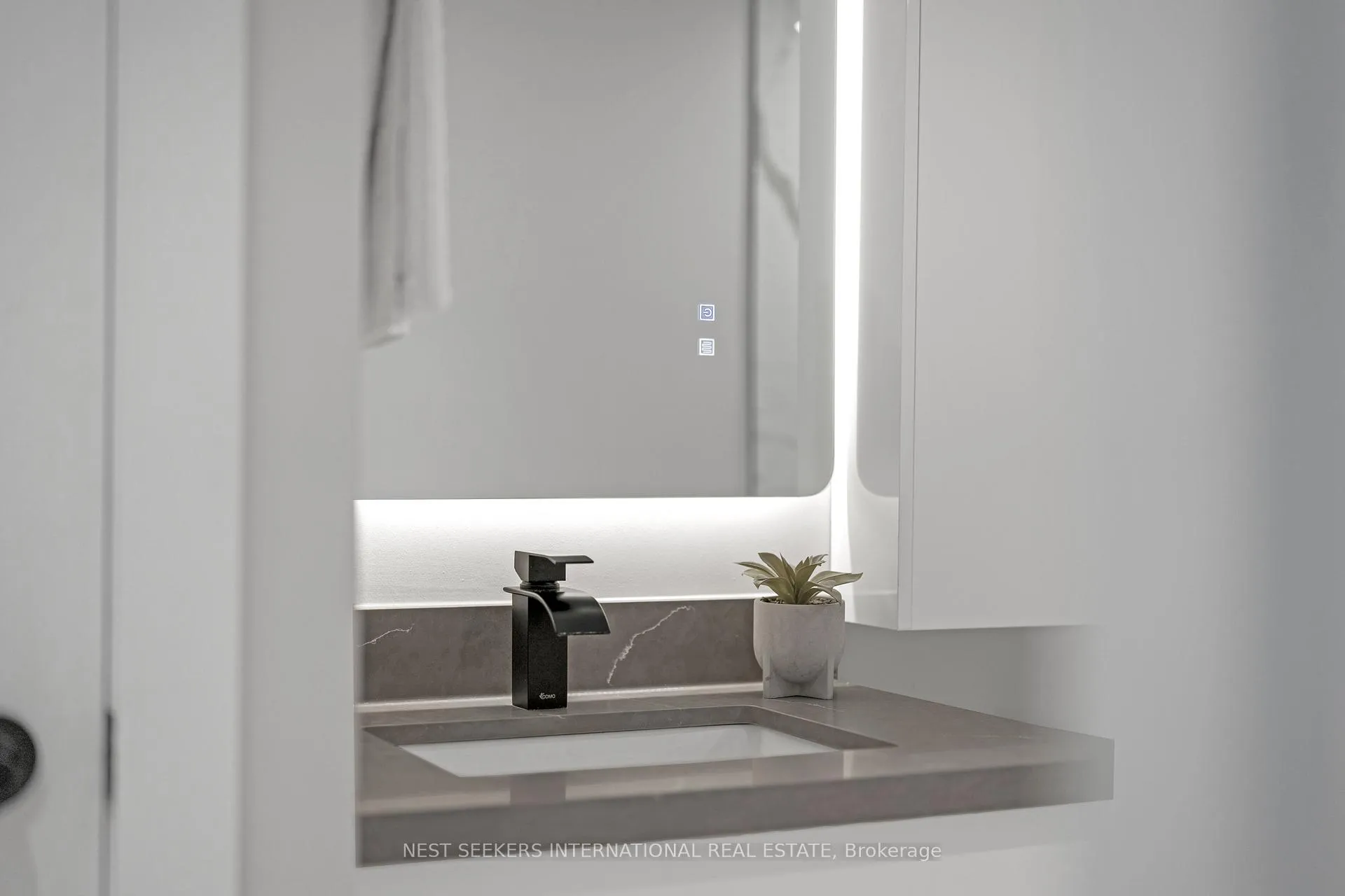 Photo 8 of Unit 2507, 18 Yonge Street, Toronto, Waterfront Communities — HOMEH