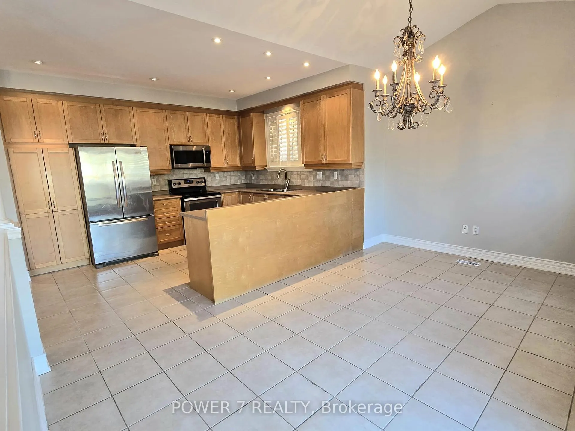 Photo 3 of 19 Wheatfield Drive, Vaughan, Vellore Village — HOMEH