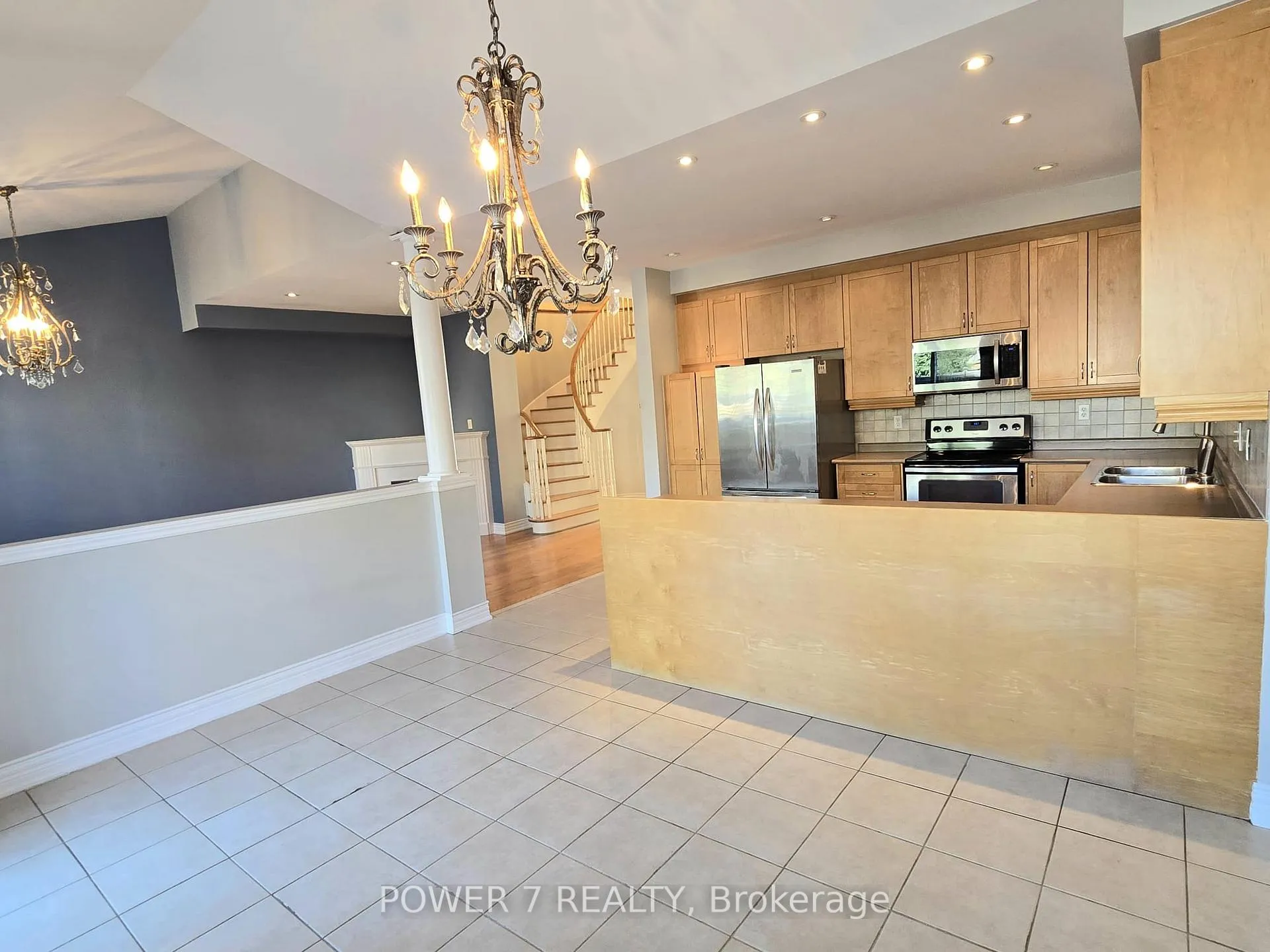 Photo 4 of 19 Wheatfield Drive, Vaughan, Vellore Village — HOMEH