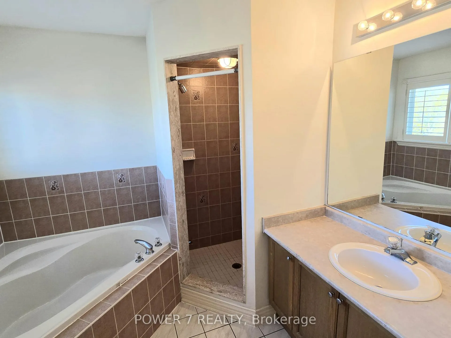 Photo 13 of 19 Wheatfield Drive, Vaughan, Vellore Village — HOMEH